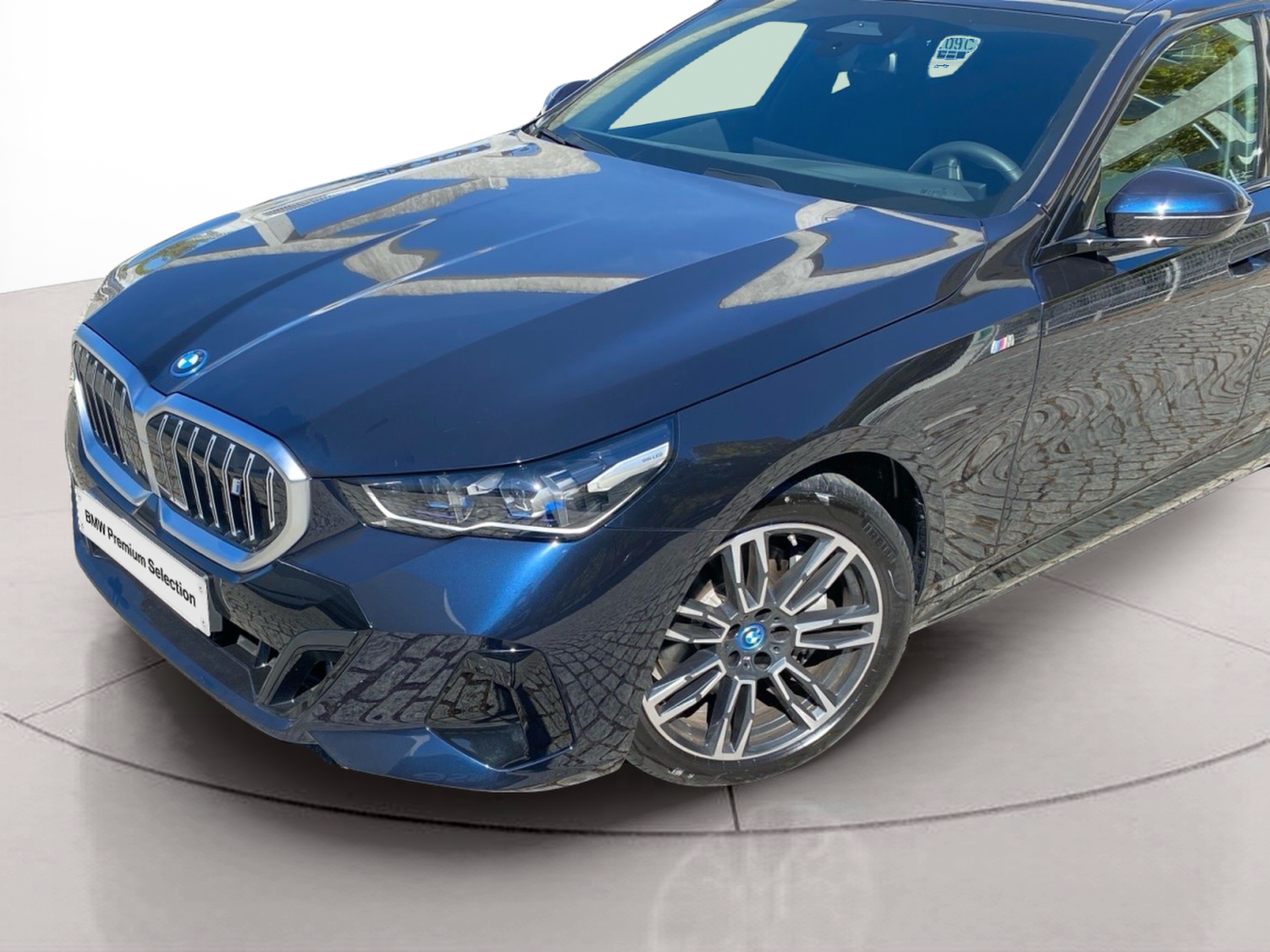 BMW i5 eDrive40 color Negro. Año 2024. 250KW(340CV). Elétrico. En concesionario Caetano Lisboa de Lisboa