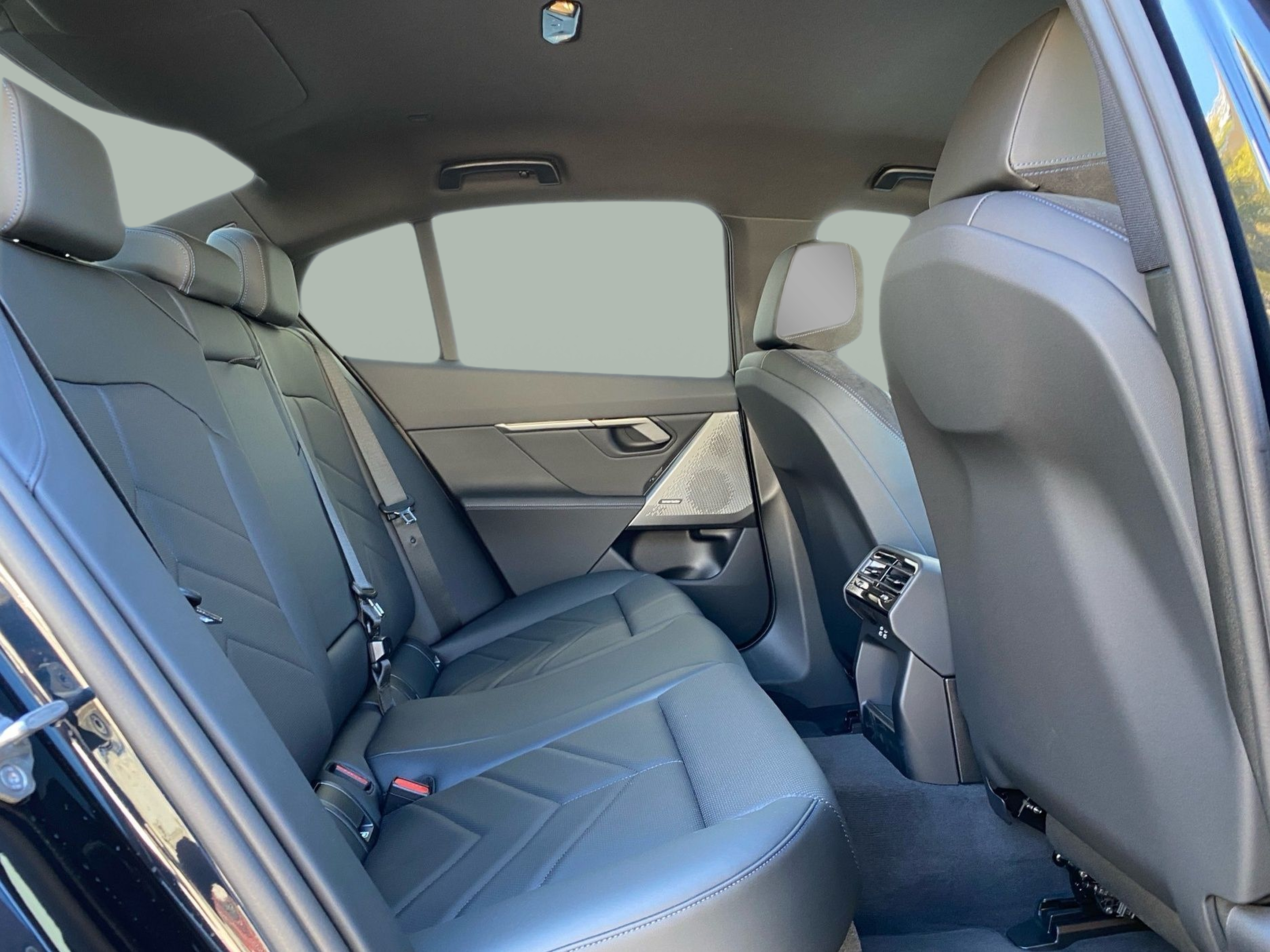 BMW i5 eDrive40 color Negro. Año 2024. 250KW(340CV). Elétrico. En concesionario Caetano Lisboa de Lisboa