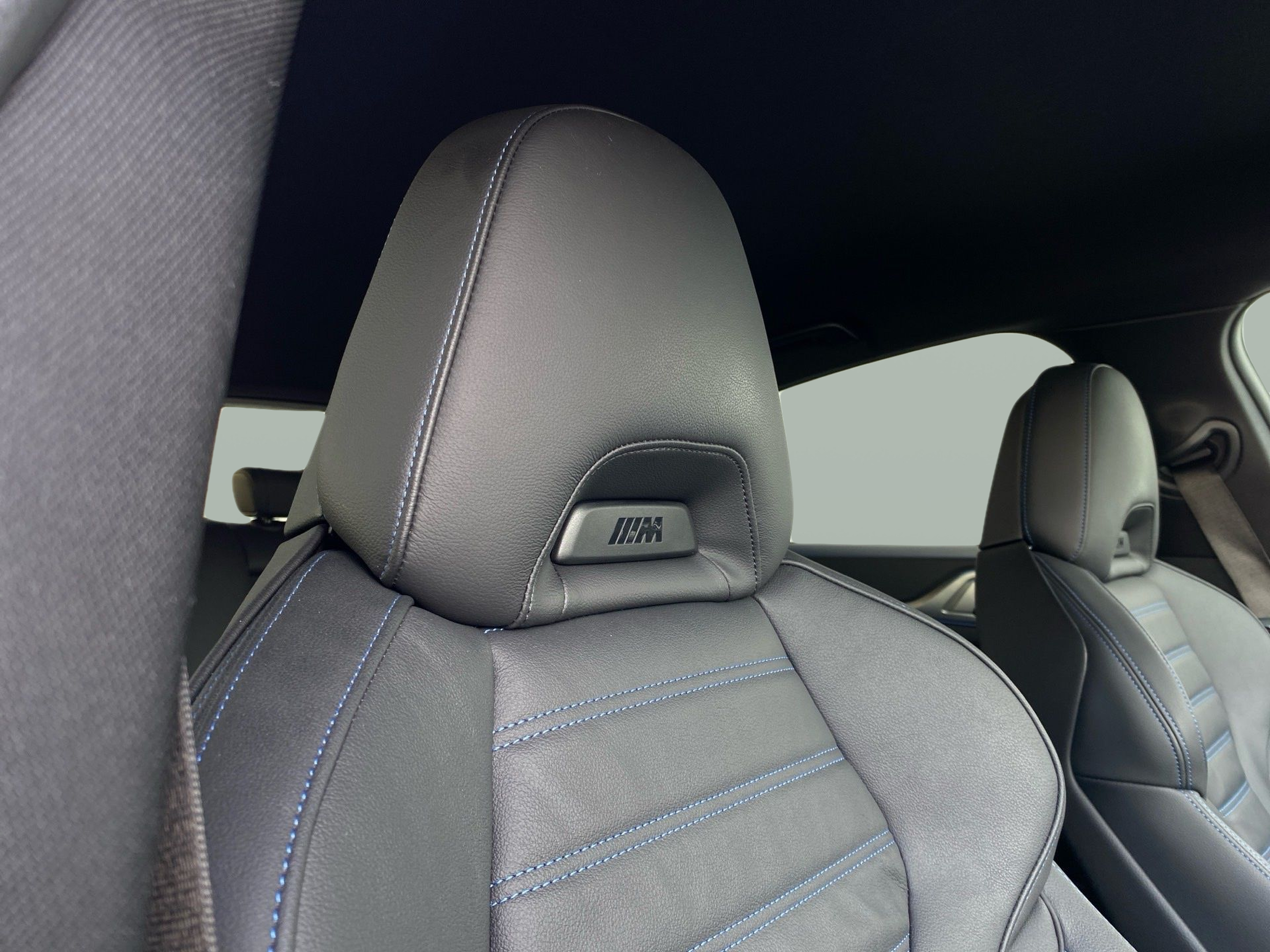 BMW i4 i4 M50 color Azul. Año 2025. 400KW(544CV). Elétrico. En concesionario Caetano Lisboa de Lisboa