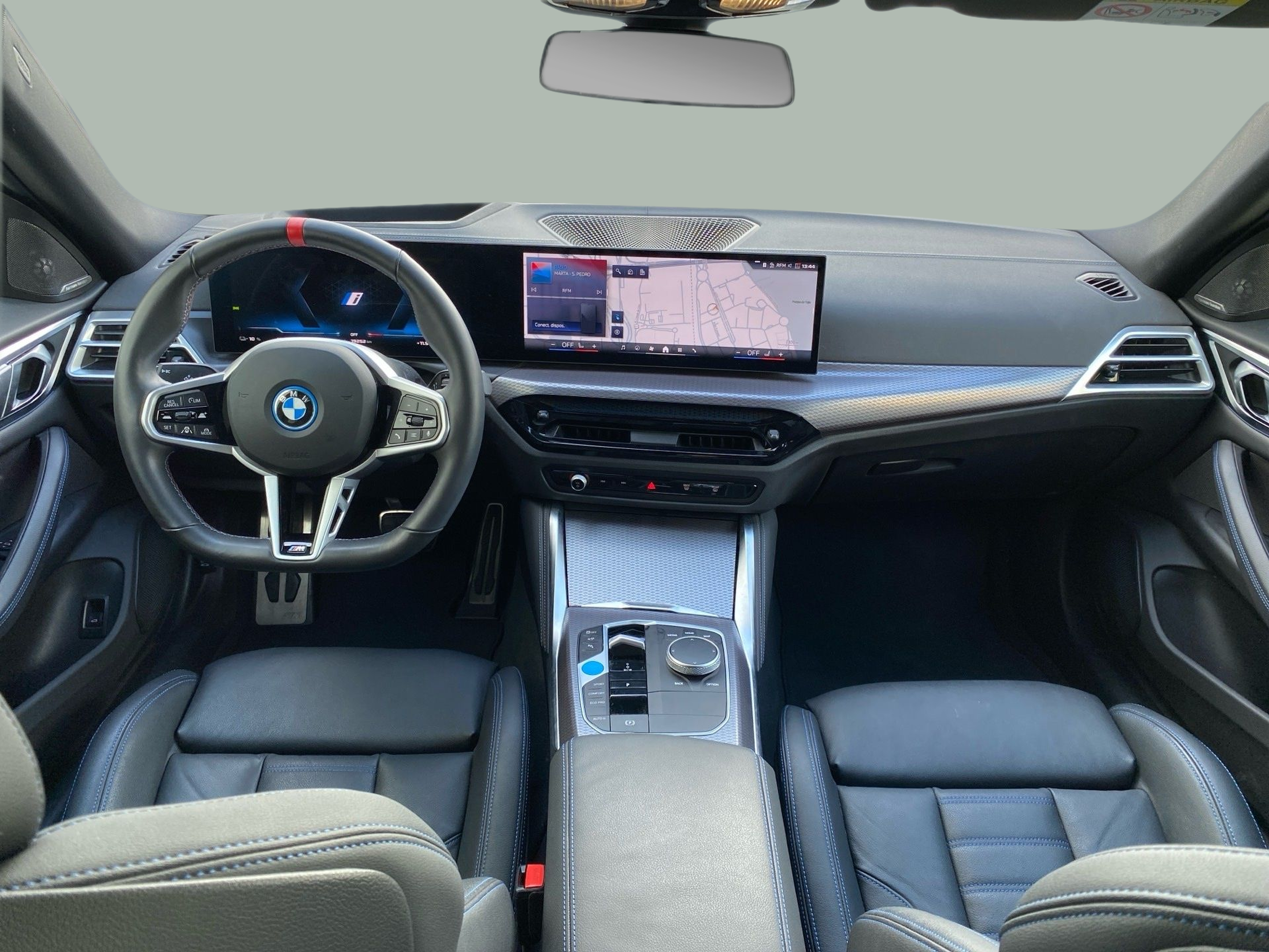 BMW i4 i4 M50 color Azul. Año 2024. 400KW(544CV). Elétrico. En concesionario Caetano Cascais de Cascais