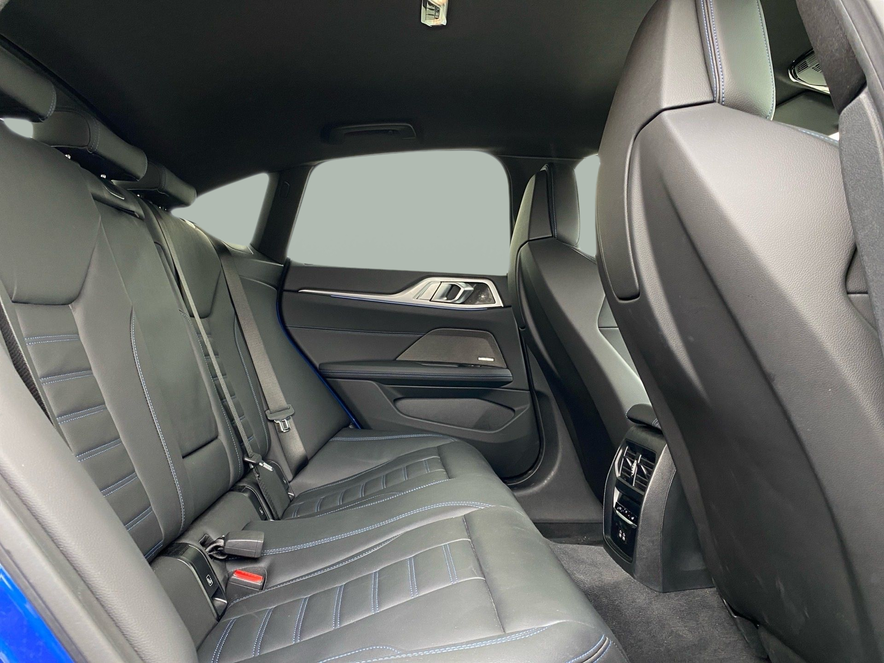 BMW i4 i4 M50 color Azul. Año 2024. 400KW(544CV). Elétrico. En concesionario Caetano Cascais de Cascais