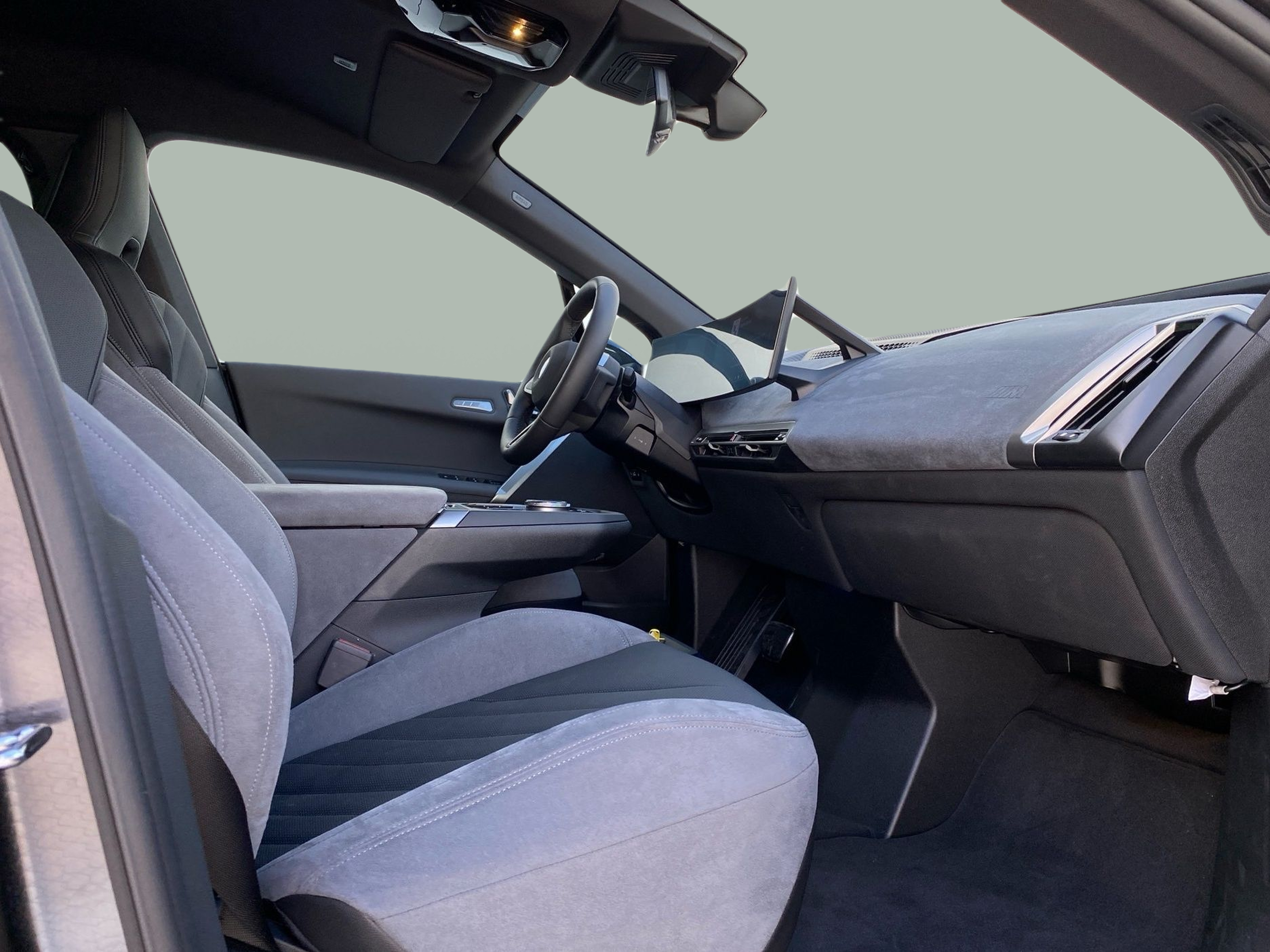 BMW iX xDrive45 color Negro. Año 2025. 300KW(408CV). Elétrico. En concesionario Caetano Lisboa de Lisboa