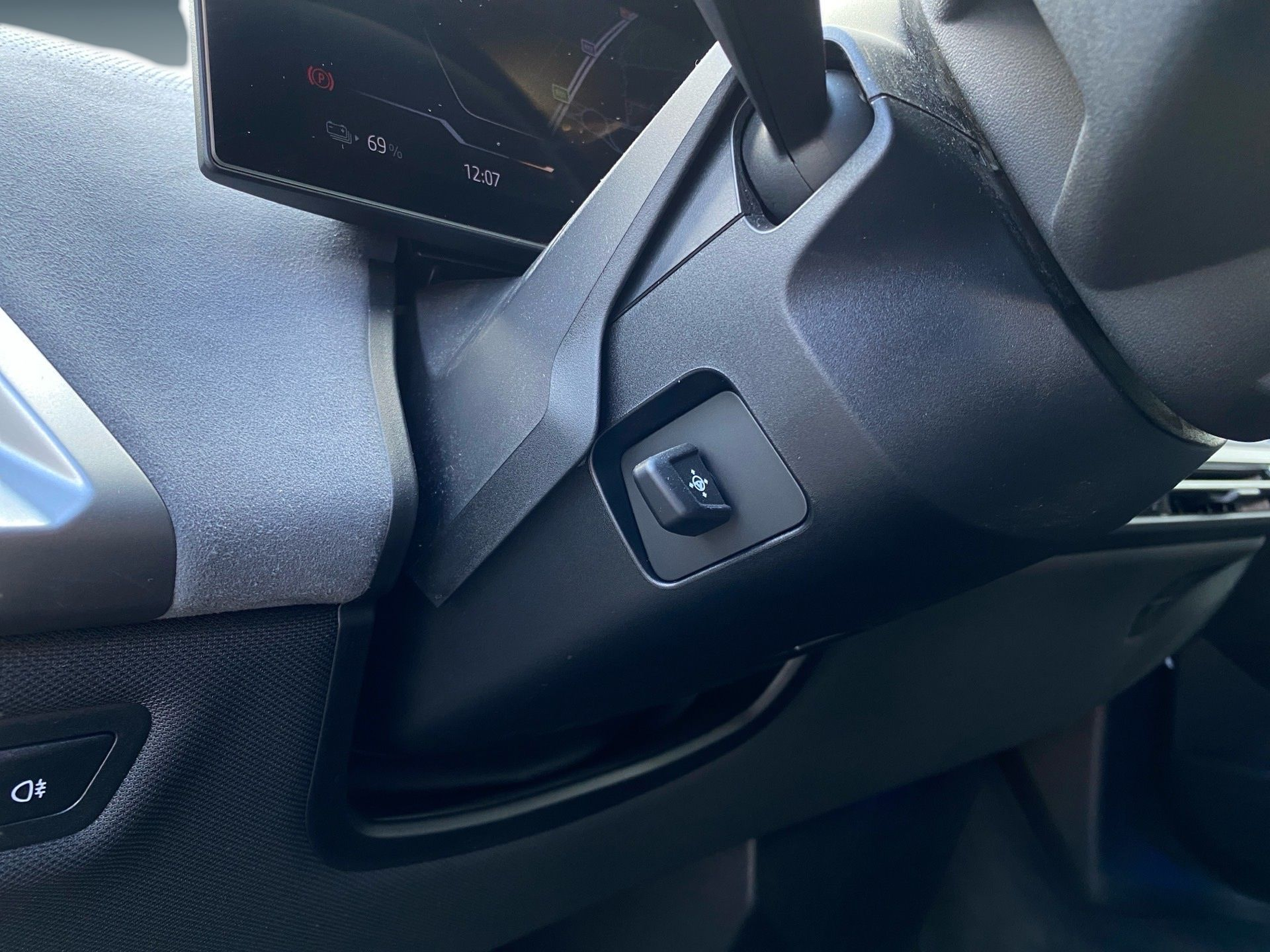 BMW iX xDrive45 color Negro. Año 2025. 300KW(408CV). Elétrico. En concesionario Caetano Lisboa de Lisboa