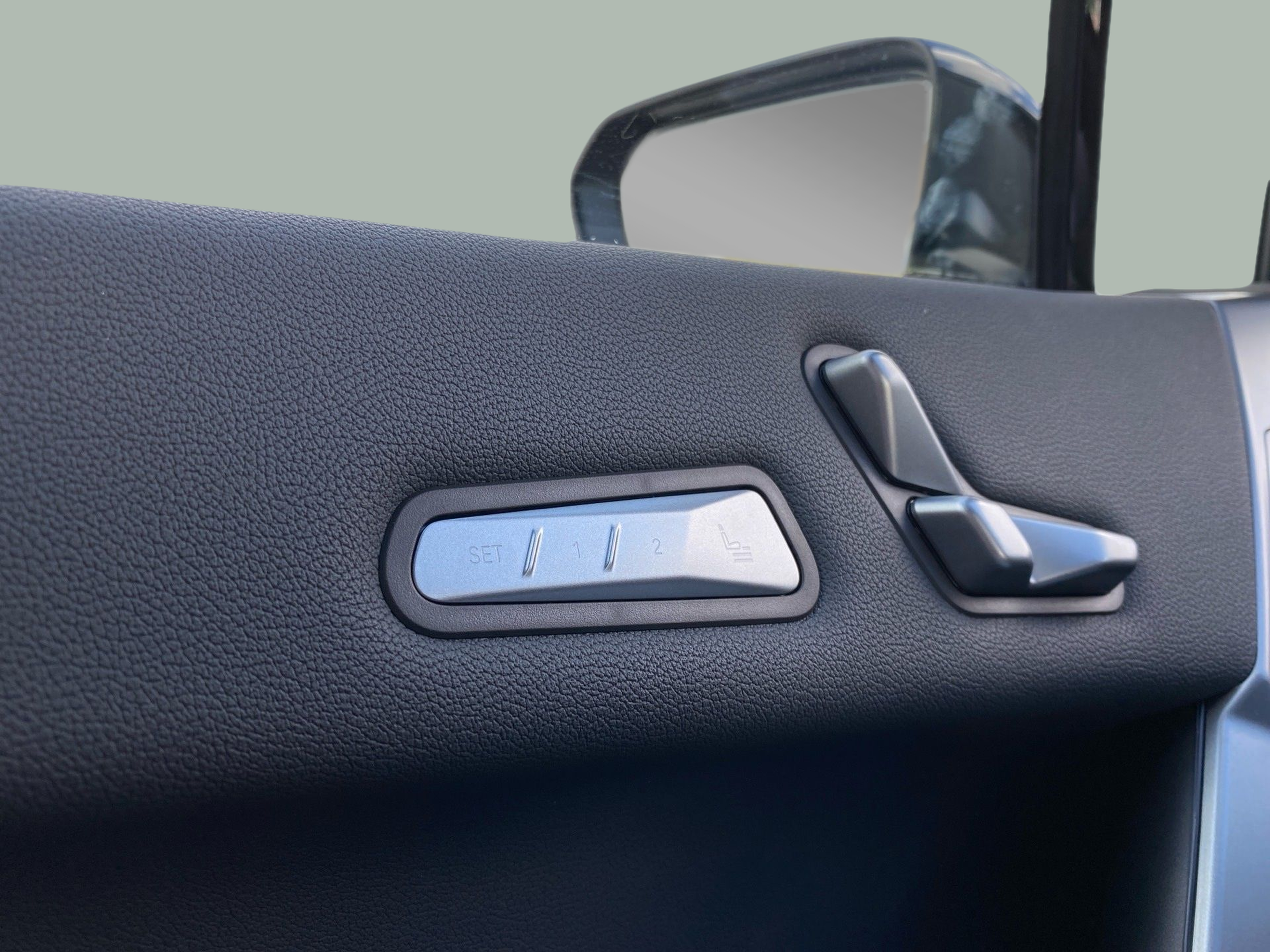 BMW iX xDrive45 color Negro. Año 2025. 300KW(408CV). Elétrico. En concesionario Caetano Lisboa de Lisboa