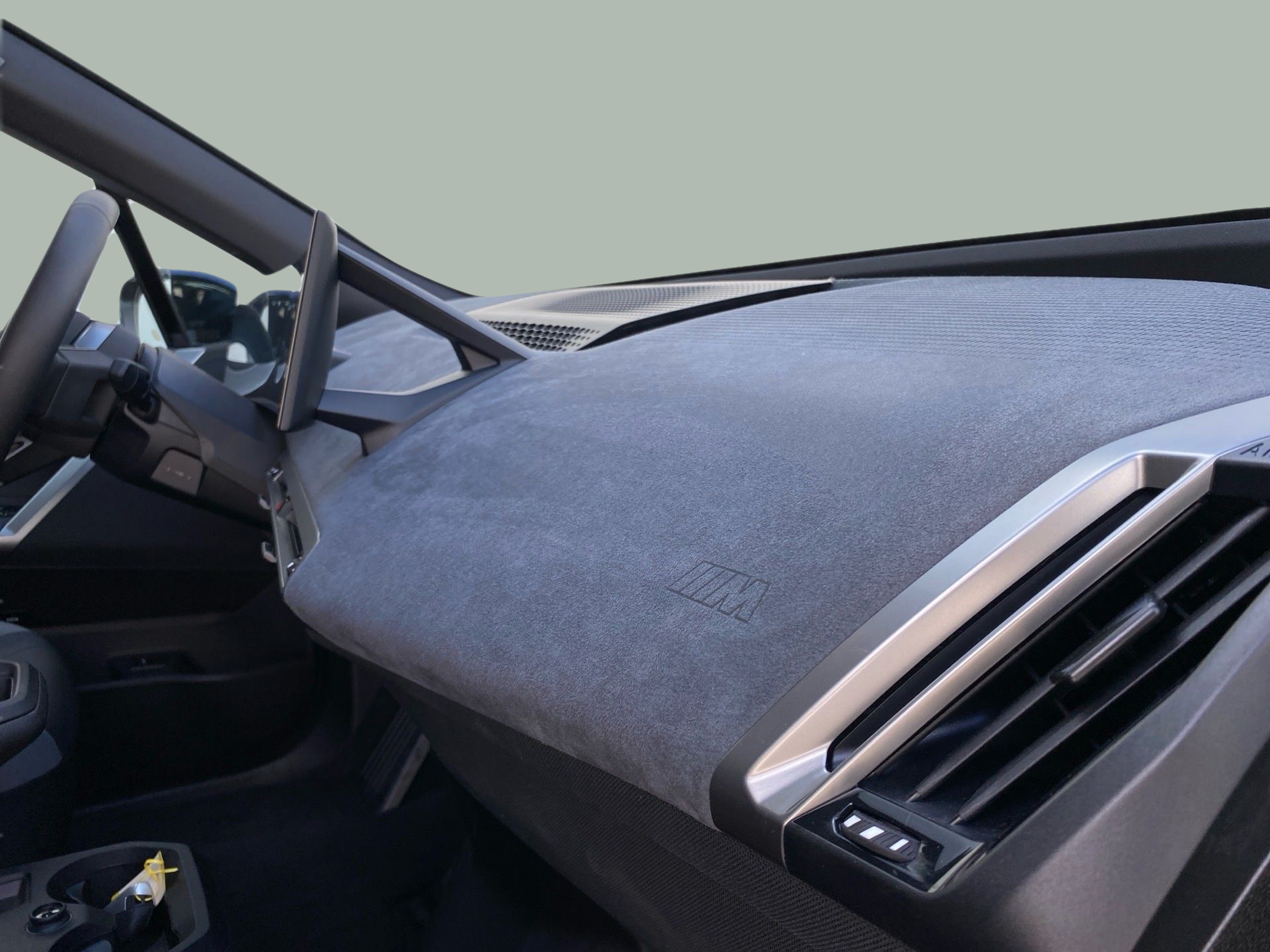 BMW iX xDrive45 color Negro. Año 2025. 300KW(408CV). Elétrico. En concesionario Caetano Lisboa de Lisboa