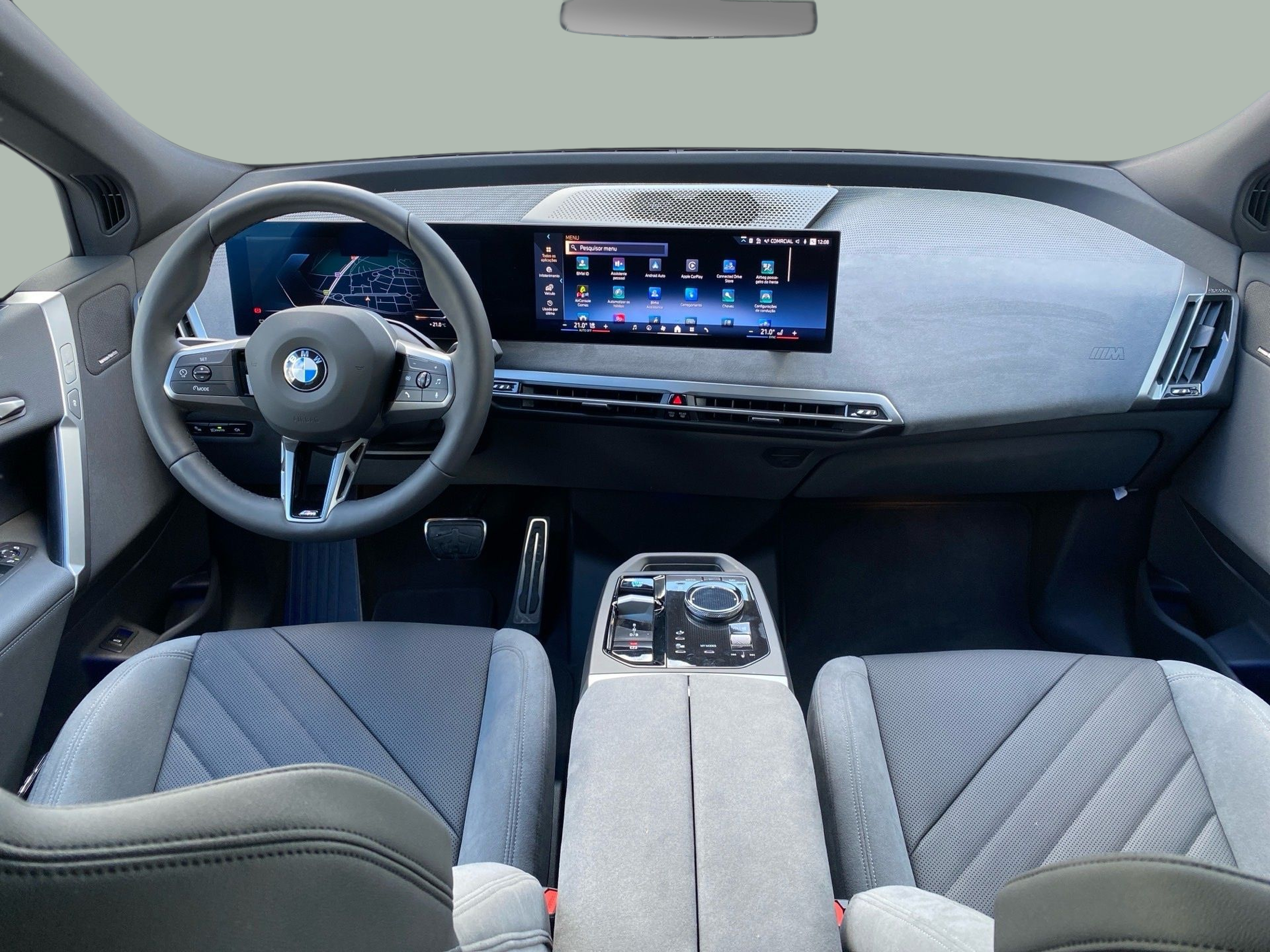 BMW iX xDrive45 color Negro. Año 2025. 300KW(408CV). Elétrico. En concesionario Caetano Lisboa de Lisboa