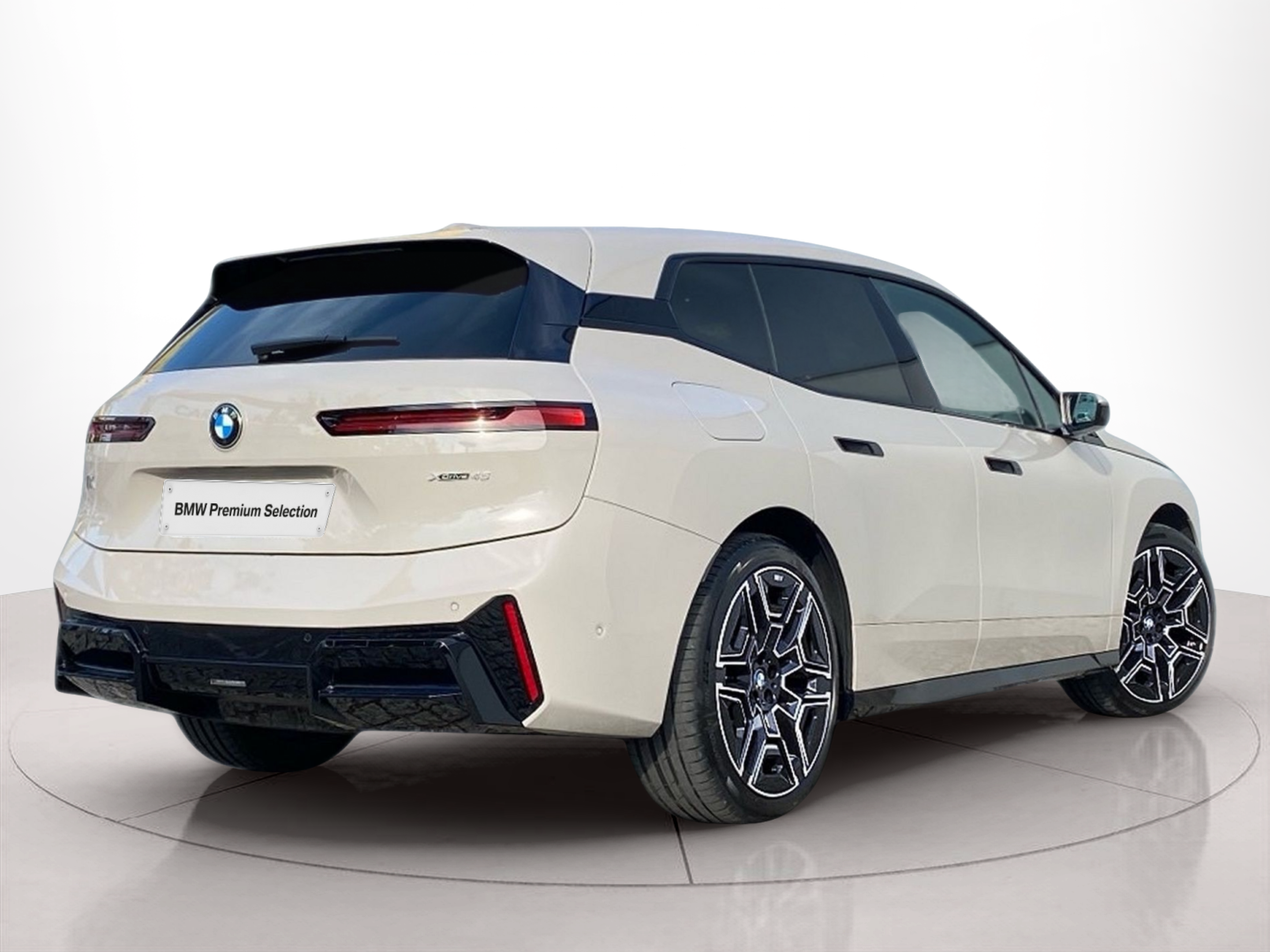 BMW iX xDrive45 color Gris. Año 2025. 300KW(408CV). Elétrico. En concesionario Caetano Cascais de Cascais