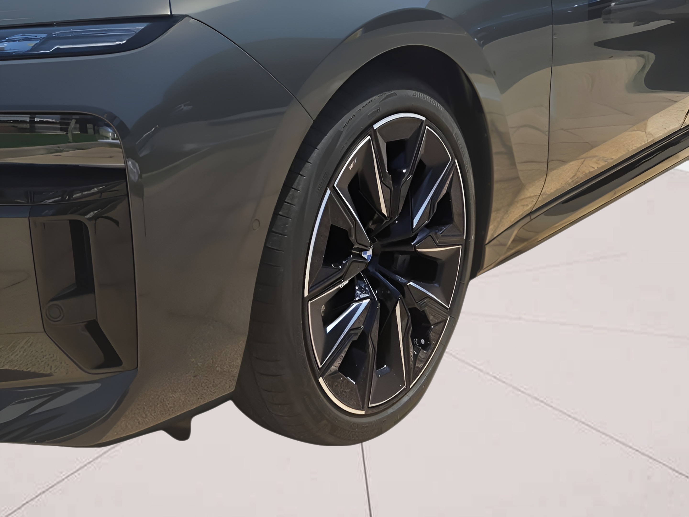 BMW I7 eDrive50 color Gris. Año 2024. 335KW(455CV). Elétrico. En concesionario Caetano Portimão de Portimão