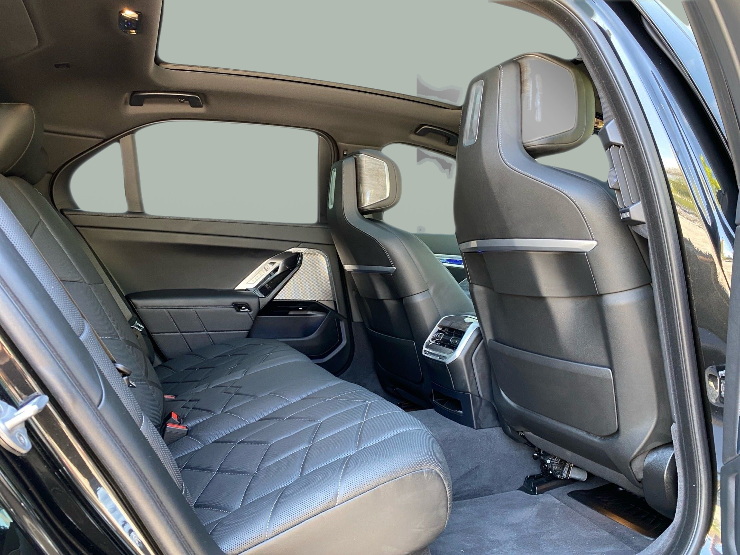 BMW I7 eDrive50 color Negro. Año 2025. 335KW(455CV). Elétrico. En concesionario Caetano Lisboa de Lisboa