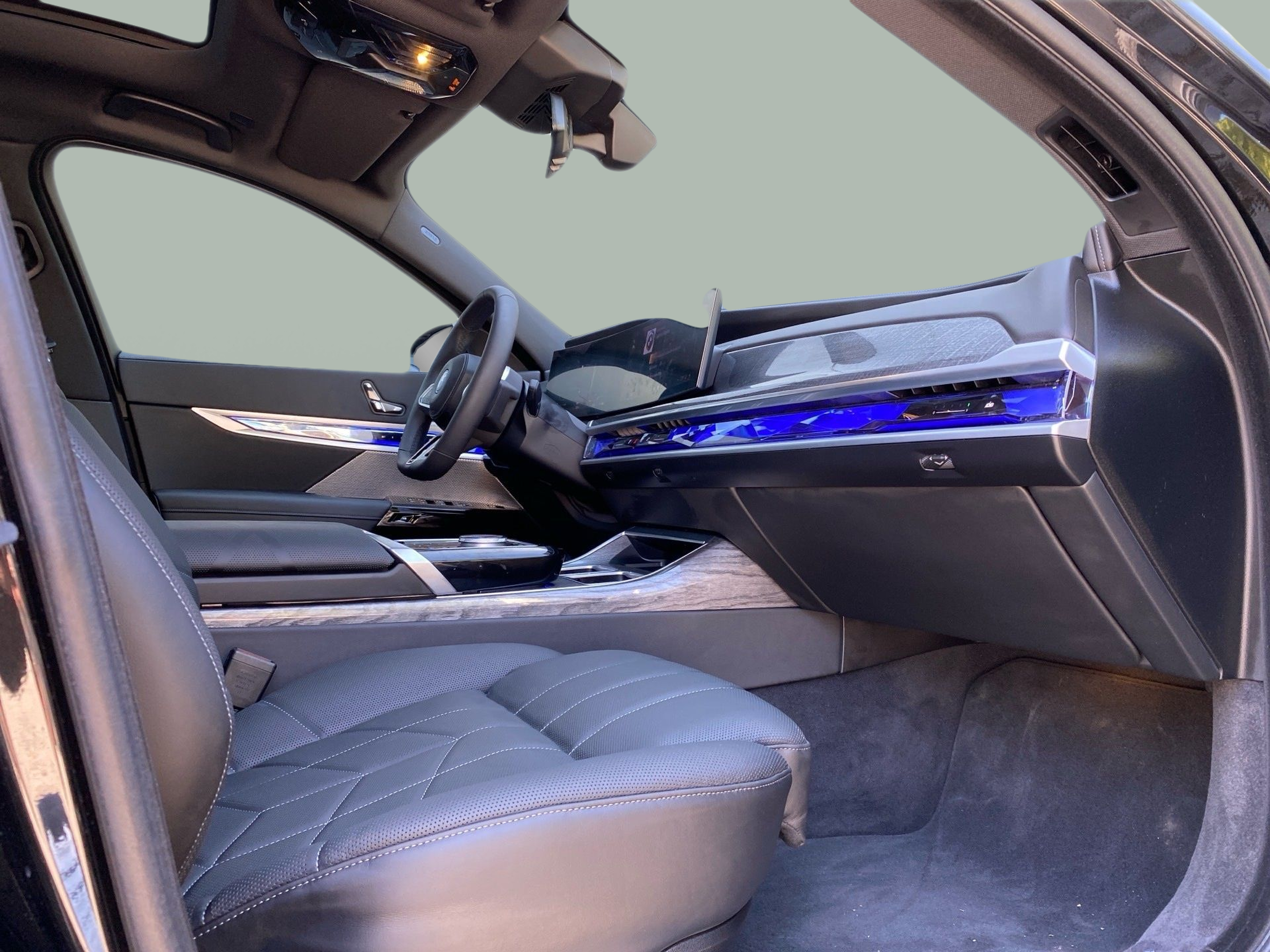 BMW I7 eDrive50 color Negro. Año 2025. 335KW(455CV). Elétrico. En concesionario Caetano Lisboa de Lisboa