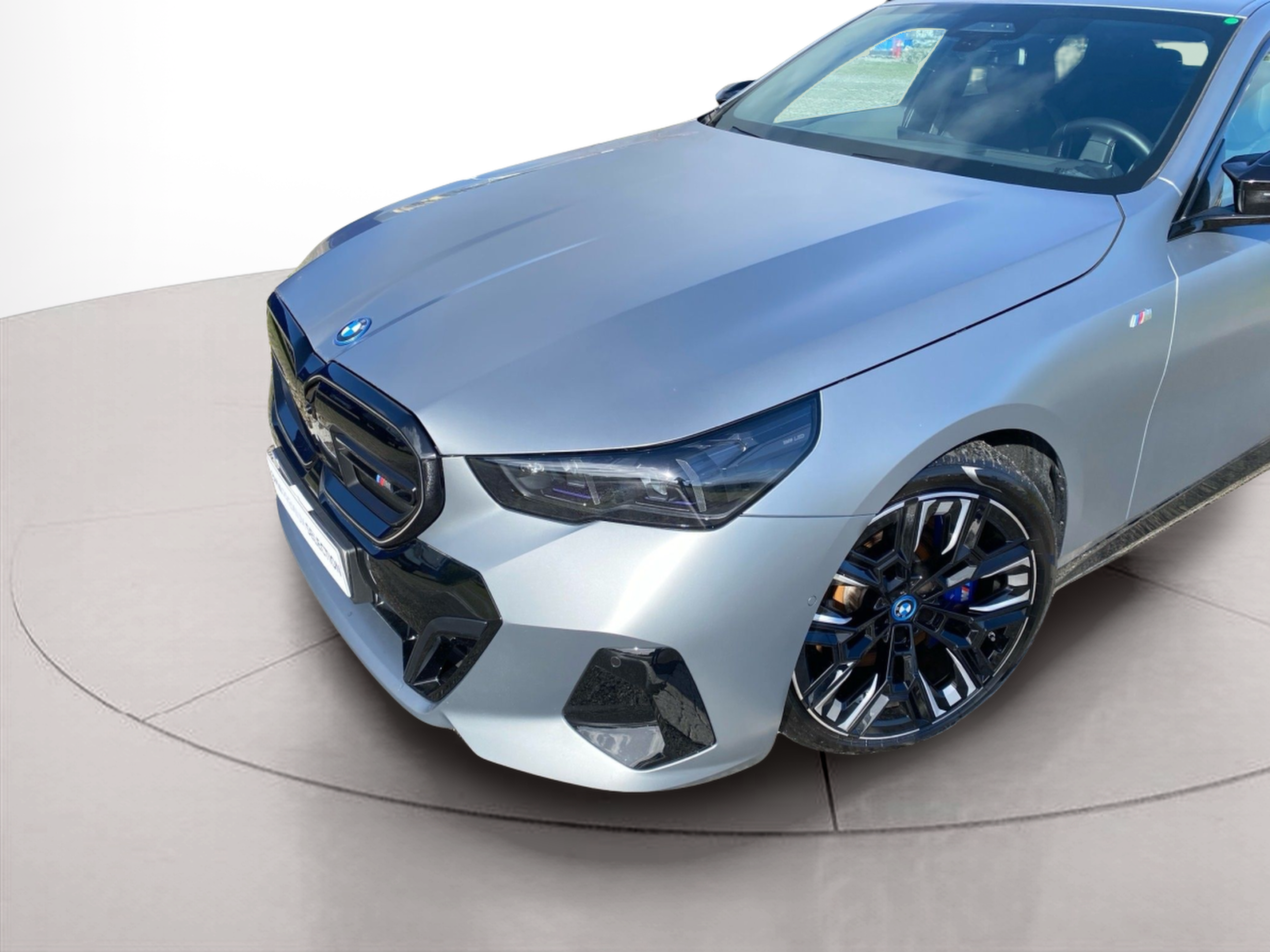 BMW i5 M60 color Gris. Año 2023. 442KW(601CV). Elétrico. En concesionario Caetano Cascais de Cascais