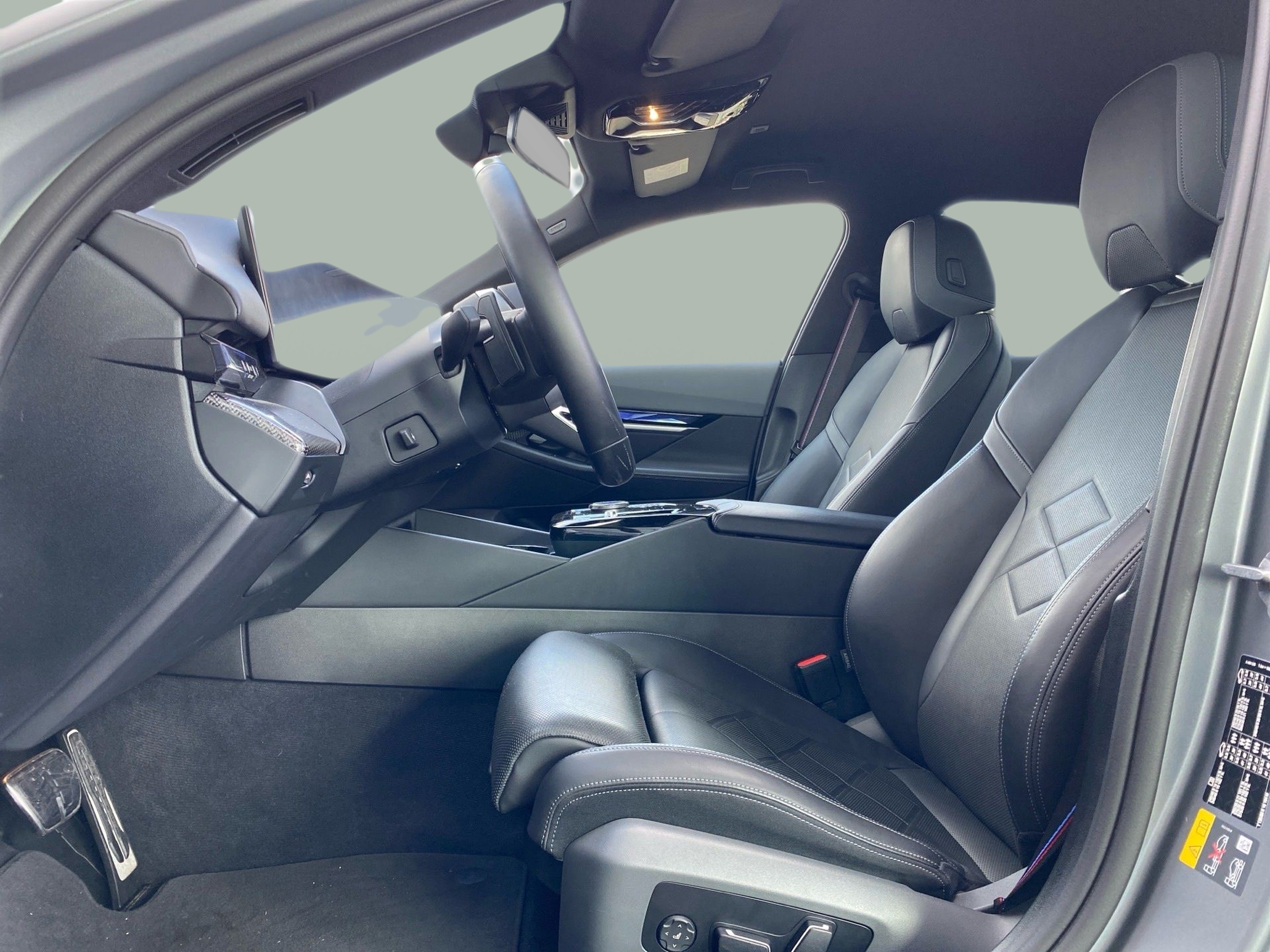 BMW i5 M60 color Gris. Año 2023. 442KW(601CV). Elétrico. En concesionario Caetano Cascais de Cascais