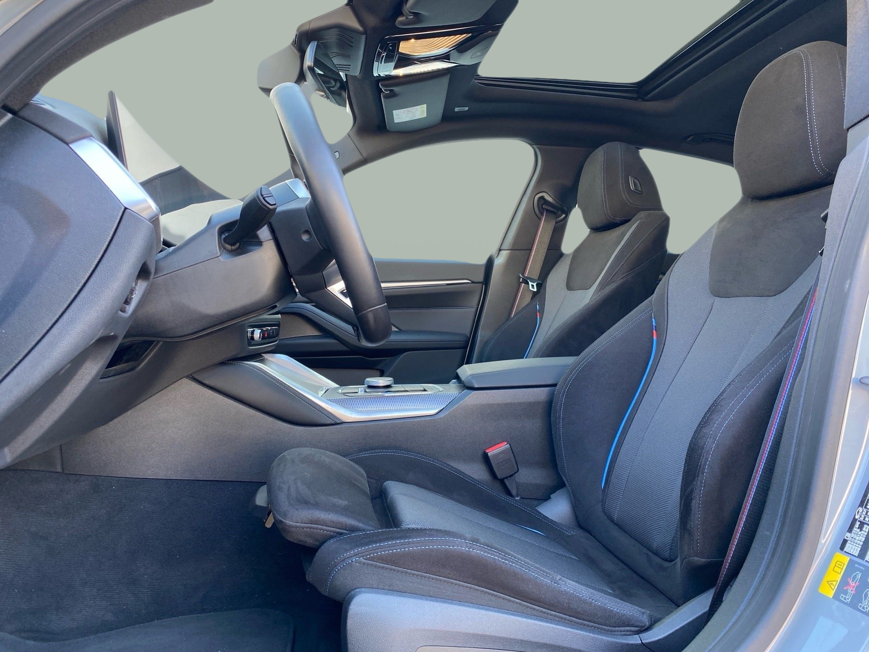 BMW i4 i4 eDrive40 color Gris. Año 2025. 250KW(340CV). Elétrico. En concesionario Caetano Baviera Lisboa de Lisboa