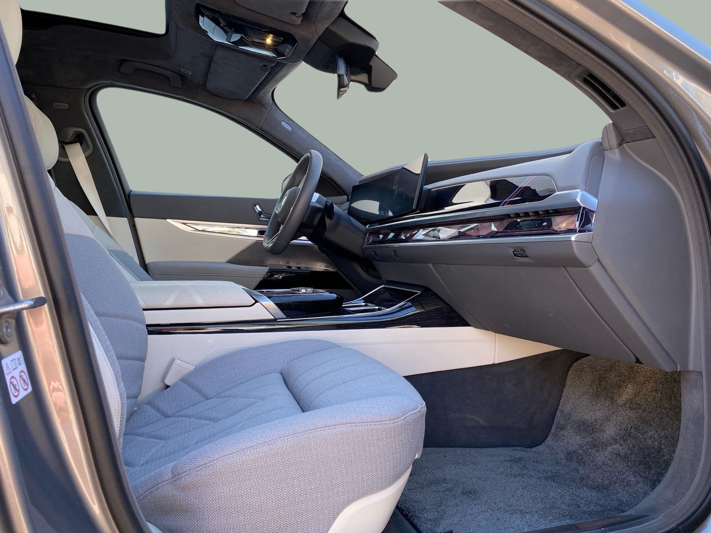 BMW I7 xDrive60 color Gris. Año 2024. 400KW(544CV). Elétrico. En concesionario Caetano Lisboa de Lisboa