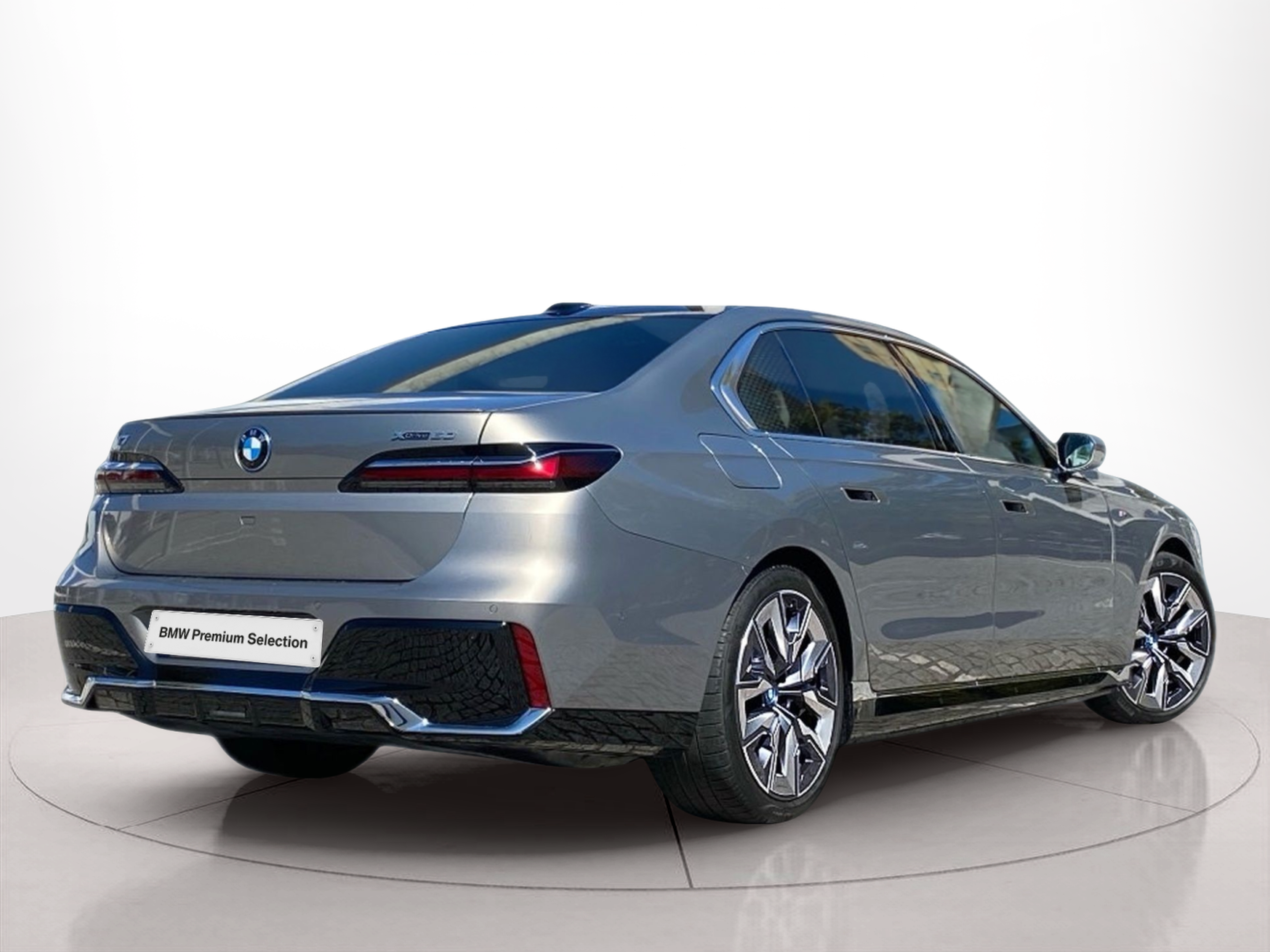 BMW I7 xDrive60 color Gris. Año 2024. 400KW(544CV). Elétrico. En concesionario Caetano Lisboa de Lisboa