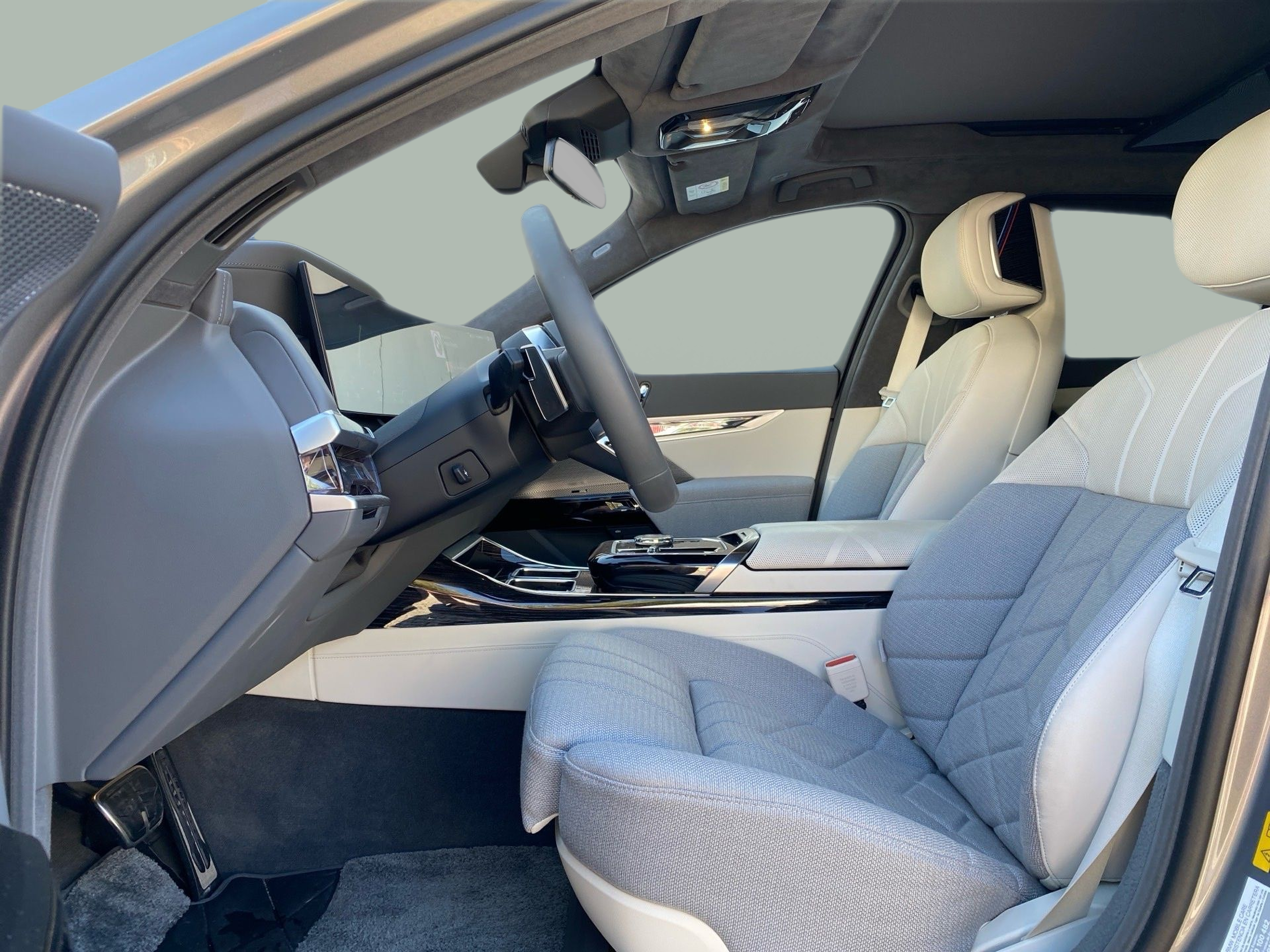 BMW I7 xDrive60 color Gris. Año 2024. 400KW(544CV). Elétrico. En concesionario Caetano Lisboa de Lisboa