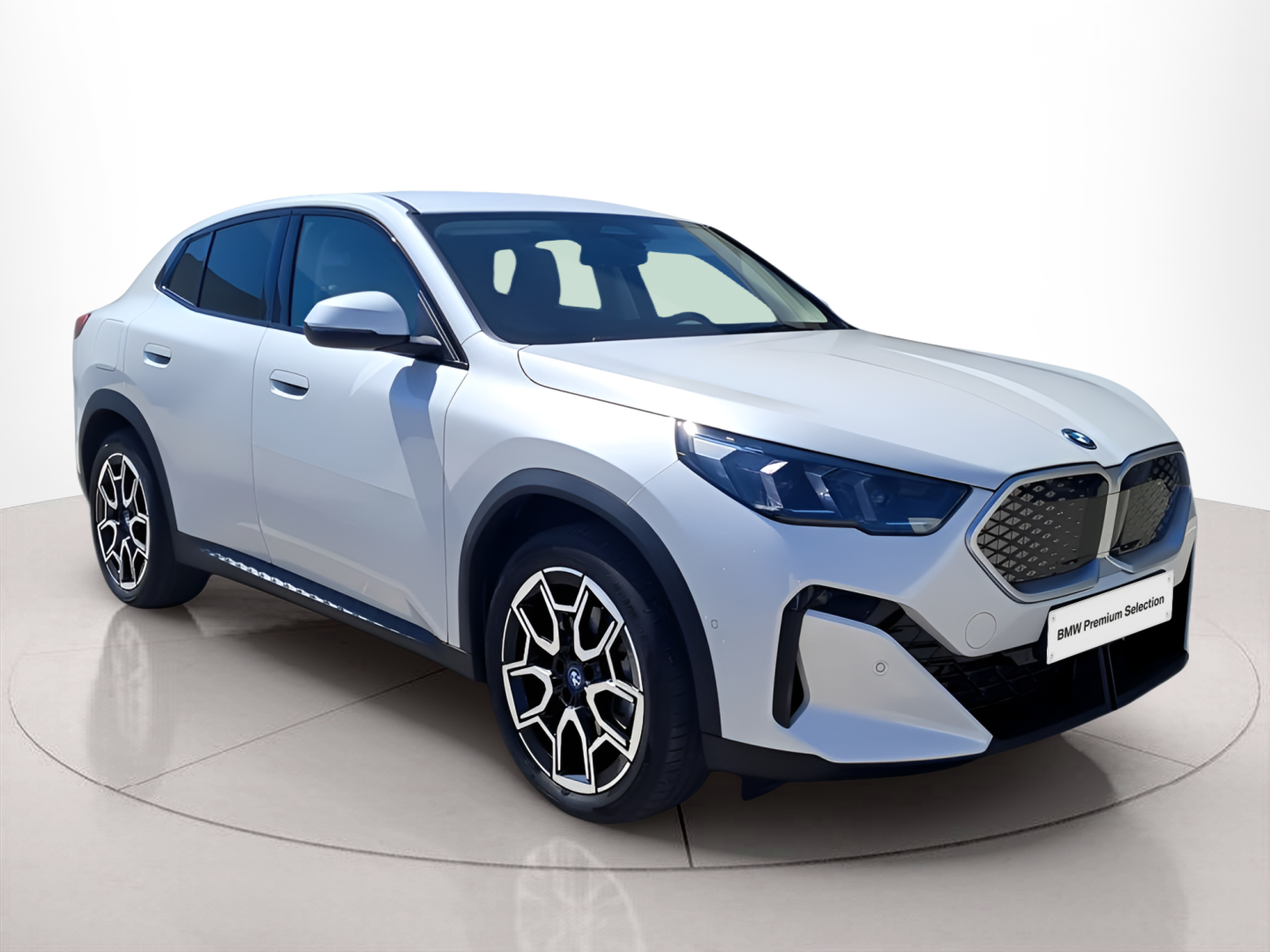 Fotos de BMW iX2 eDrive20 color Blanco. Año 2025. 150KW(204CV). Elétrico. En concesionario Caetano Baviera Portimão de Portimão