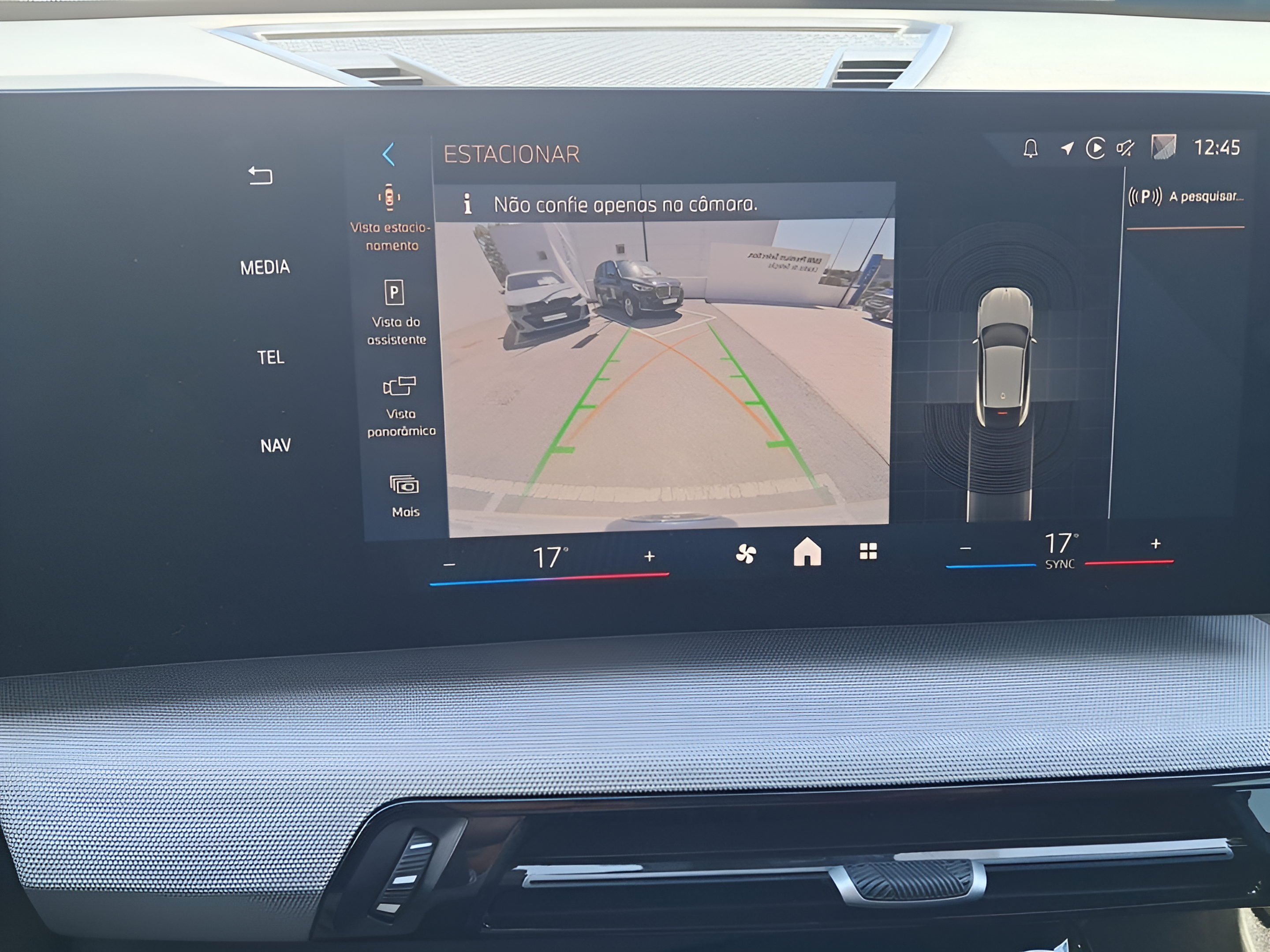 BMW iX2 eDrive20 color Blanco. Año 2025. 150KW(204CV). Elétrico. En concesionario Caetano Baviera Portimão de Portimão