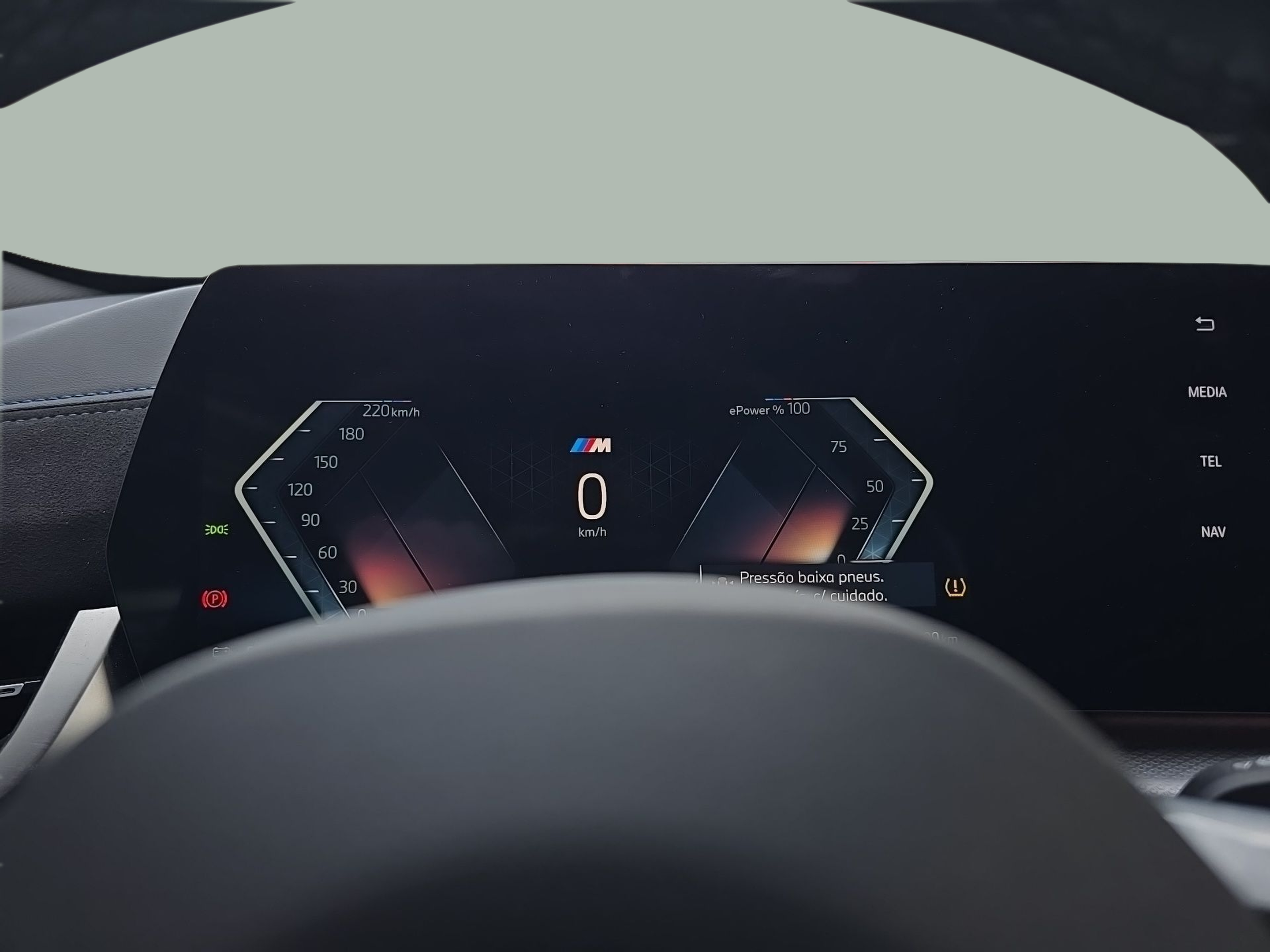 BMW iX2 eDrive20 color Negro. Año 2025. 150KW(204CV). Elétrico. En concesionario Caetano Santa Maria da Feira de Santa Maria da Feira