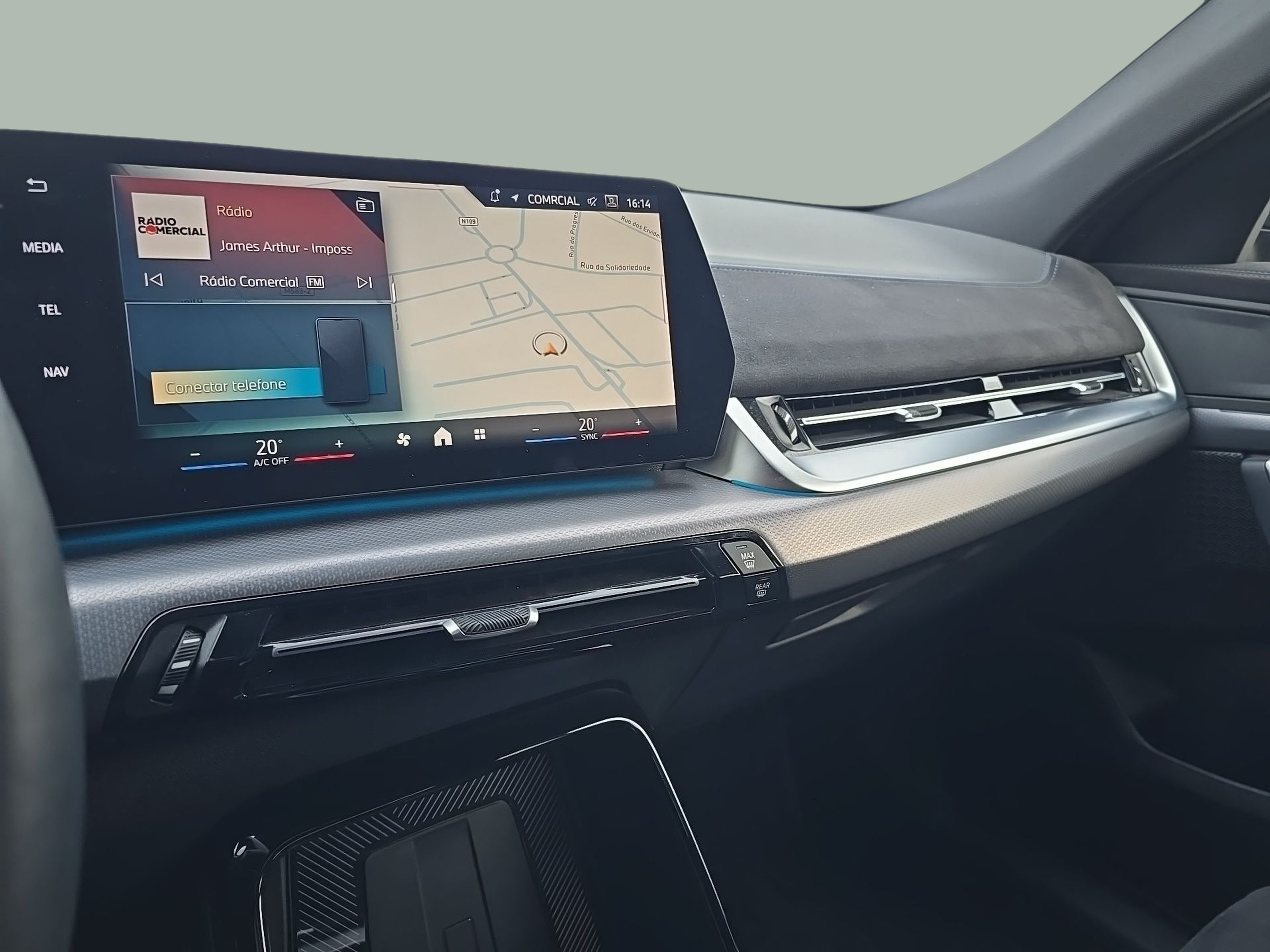 BMW iX2 eDrive20 color Negro. Año 2025. 150KW(204CV). Elétrico. En concesionario Caetano Santa Maria da Feira de Santa Maria da Feira