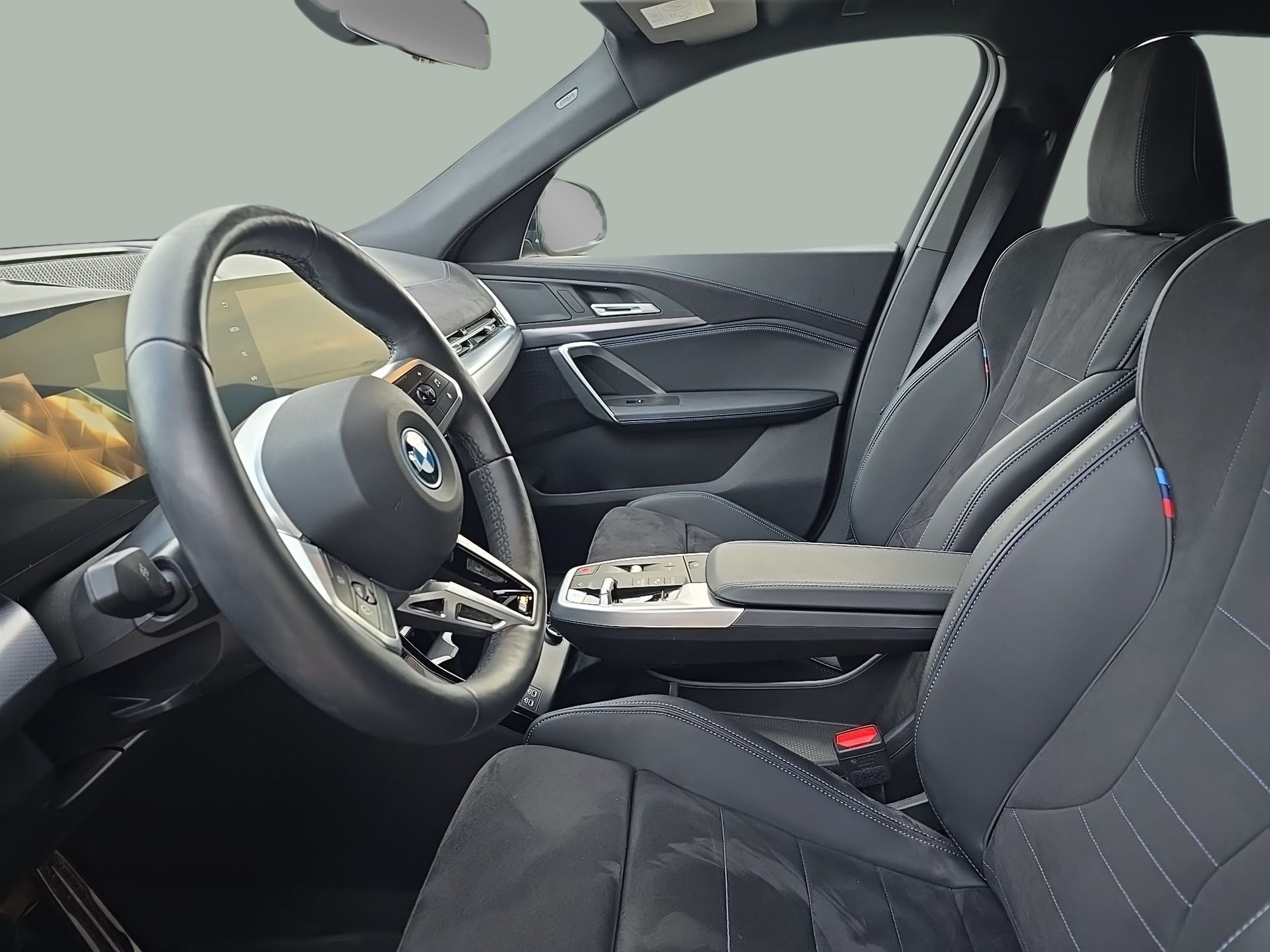 BMW iX2 eDrive20 color Negro. Año 2025. 150KW(204CV). Elétrico. En concesionario Caetano Santa Maria da Feira de Santa Maria da Feira