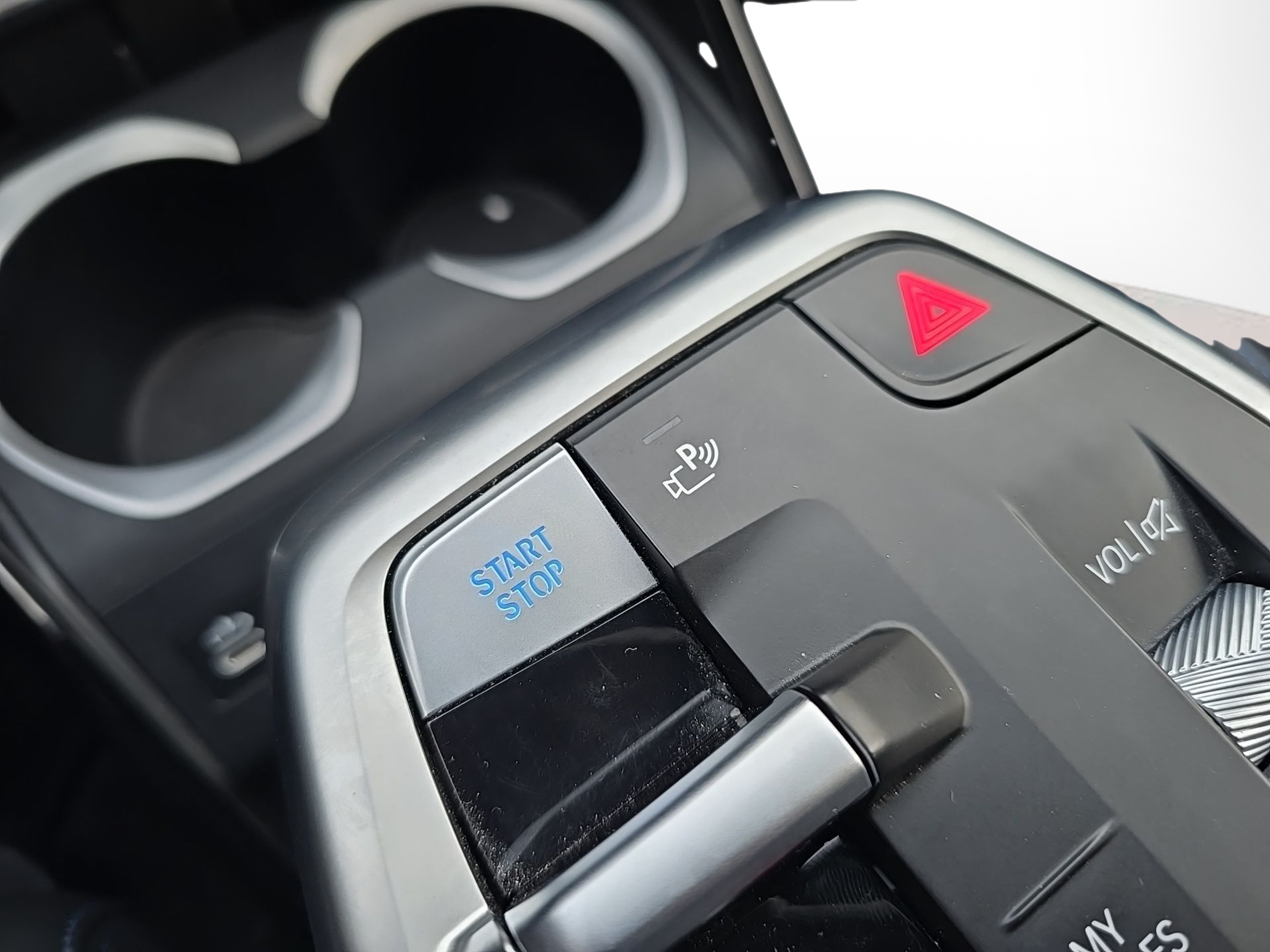 BMW iX2 eDrive20 color Negro. Año 2025. 150KW(204CV). Elétrico. En concesionario Caetano Santa Maria da Feira de Santa Maria da Feira