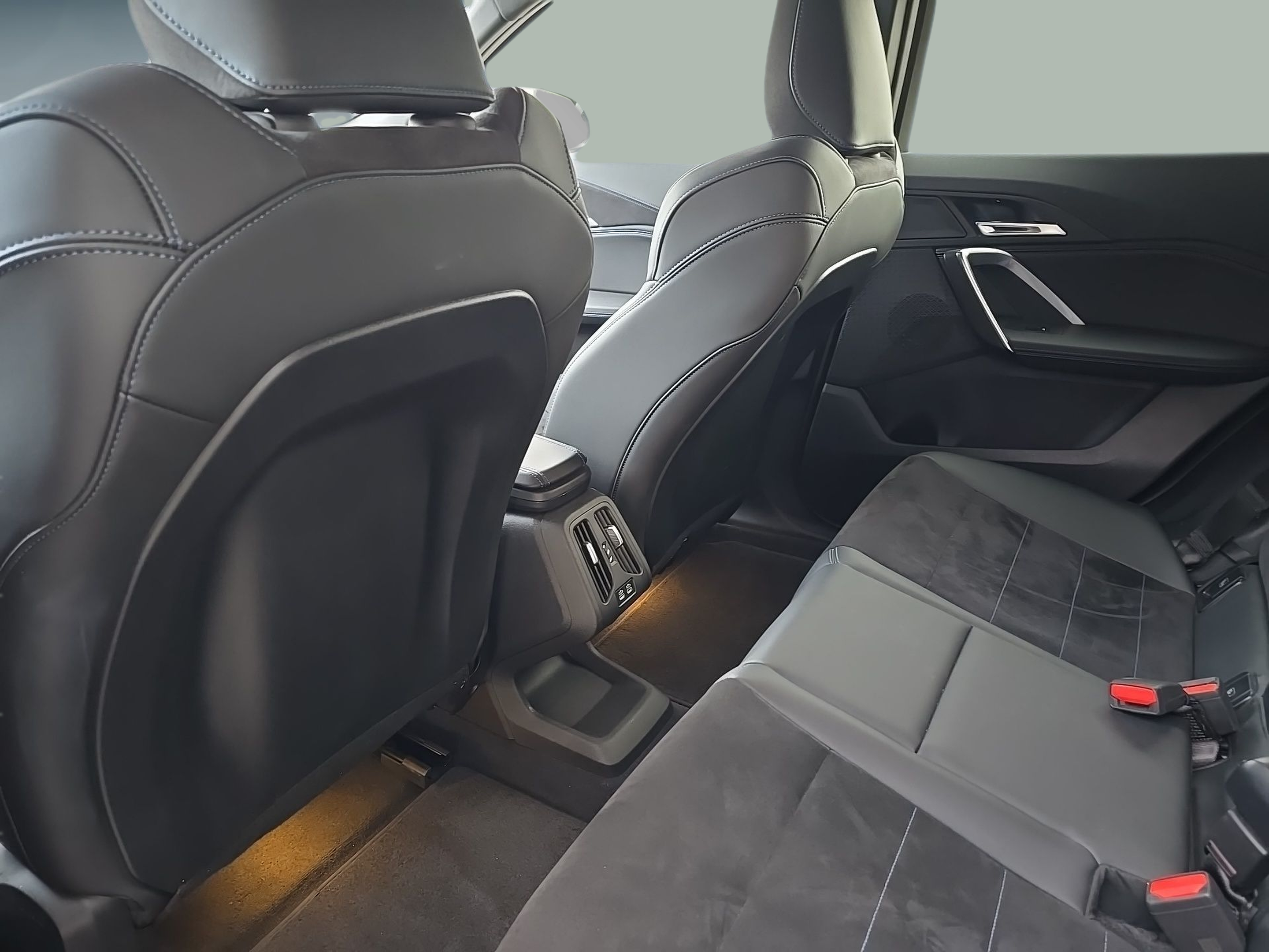 BMW iX2 eDrive20 color Negro. Año 2025. 150KW(204CV). Elétrico. En concesionario Caetano Santa Maria da Feira de Santa Maria da Feira