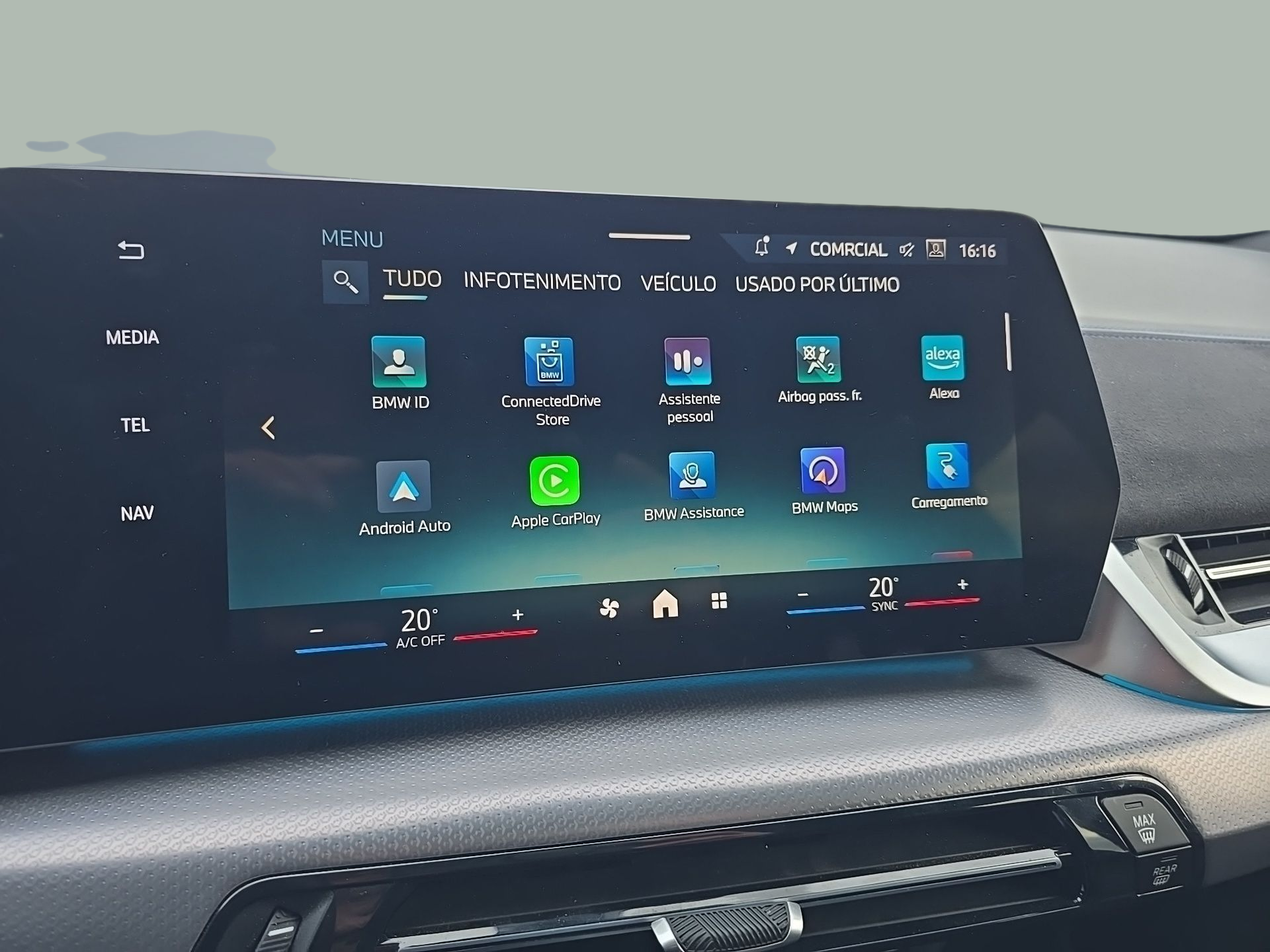 BMW iX2 eDrive20 color Negro. Año 2025. 150KW(204CV). Elétrico. En concesionario Caetano Santa Maria da Feira de Santa Maria da Feira