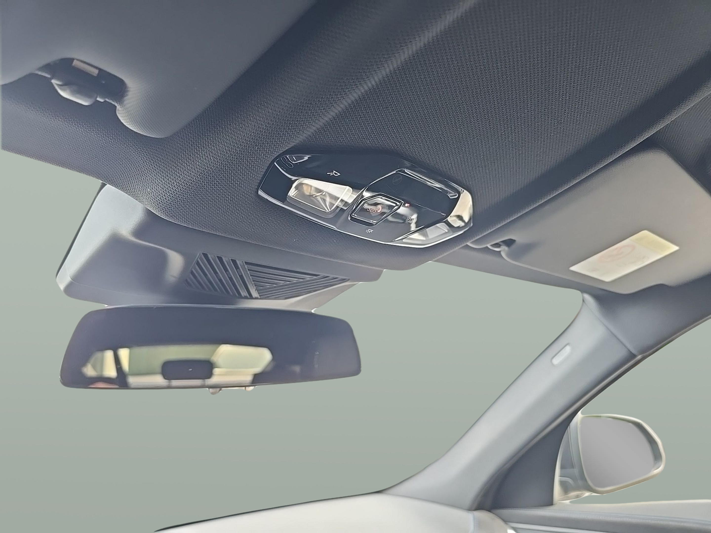 BMW iX2 eDrive20 color Negro. Año 2025. 150KW(204CV). Elétrico. En concesionario Caetano Santa Maria da Feira de Santa Maria da Feira