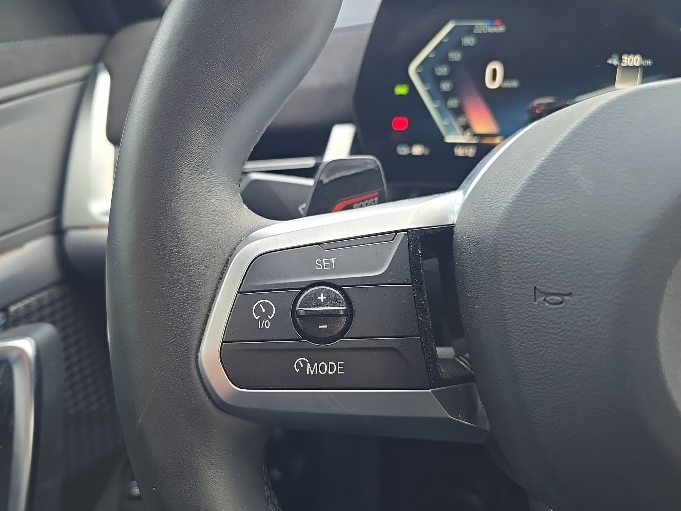 BMW iX2 eDrive20 color Negro. Año 2025. 150KW(204CV). Elétrico. En concesionario Caetano Santa Maria da Feira de Santa Maria da Feira