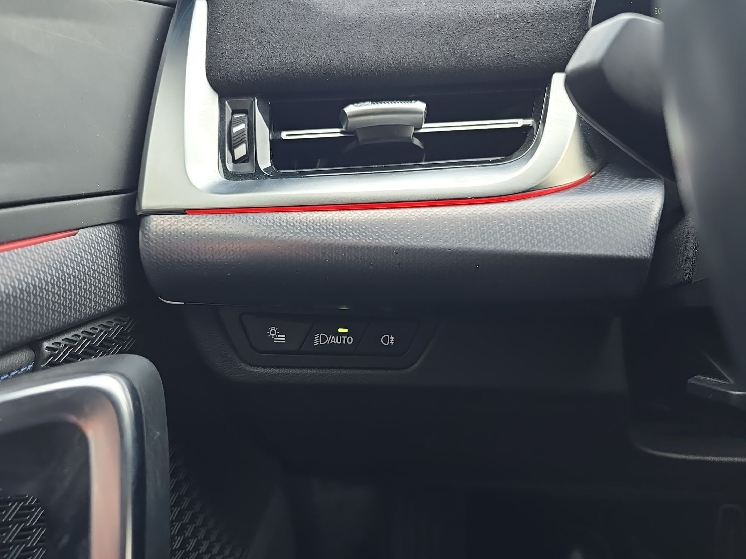 BMW iX2 eDrive20 color Negro. Año 2025. 150KW(204CV). Elétrico. En concesionario Caetano Santa Maria da Feira de Santa Maria da Feira