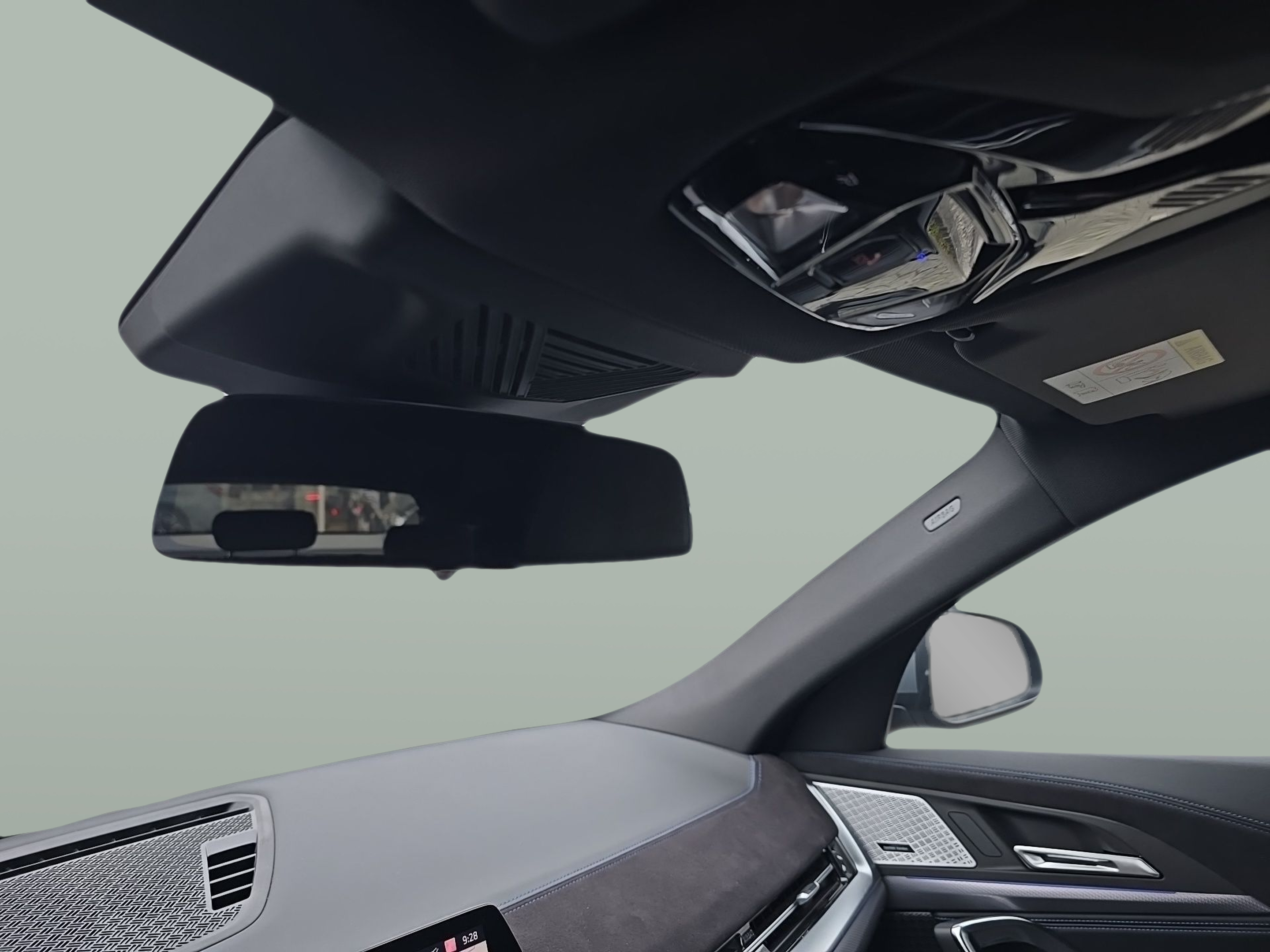 BMW iX2 eDrive20 color Gris. Año 2025. 150KW(204CV). Elétrico. En concesionario Caetano Baviera Aveiro de Aveiro