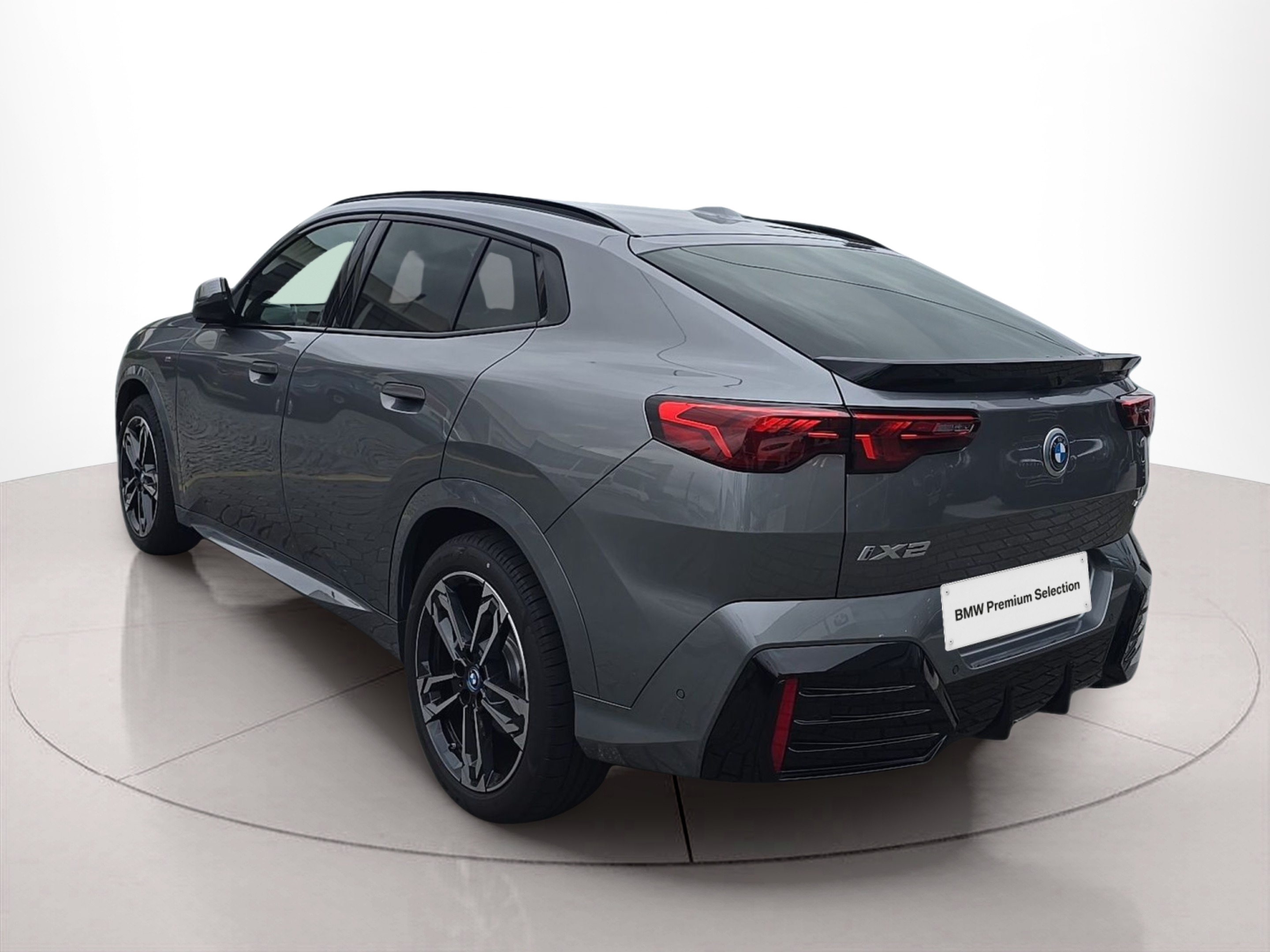 BMW iX2 eDrive20 color Gris. Año 2025. 150KW(204CV). Elétrico. En concesionario Caetano Baviera Aveiro de Aveiro