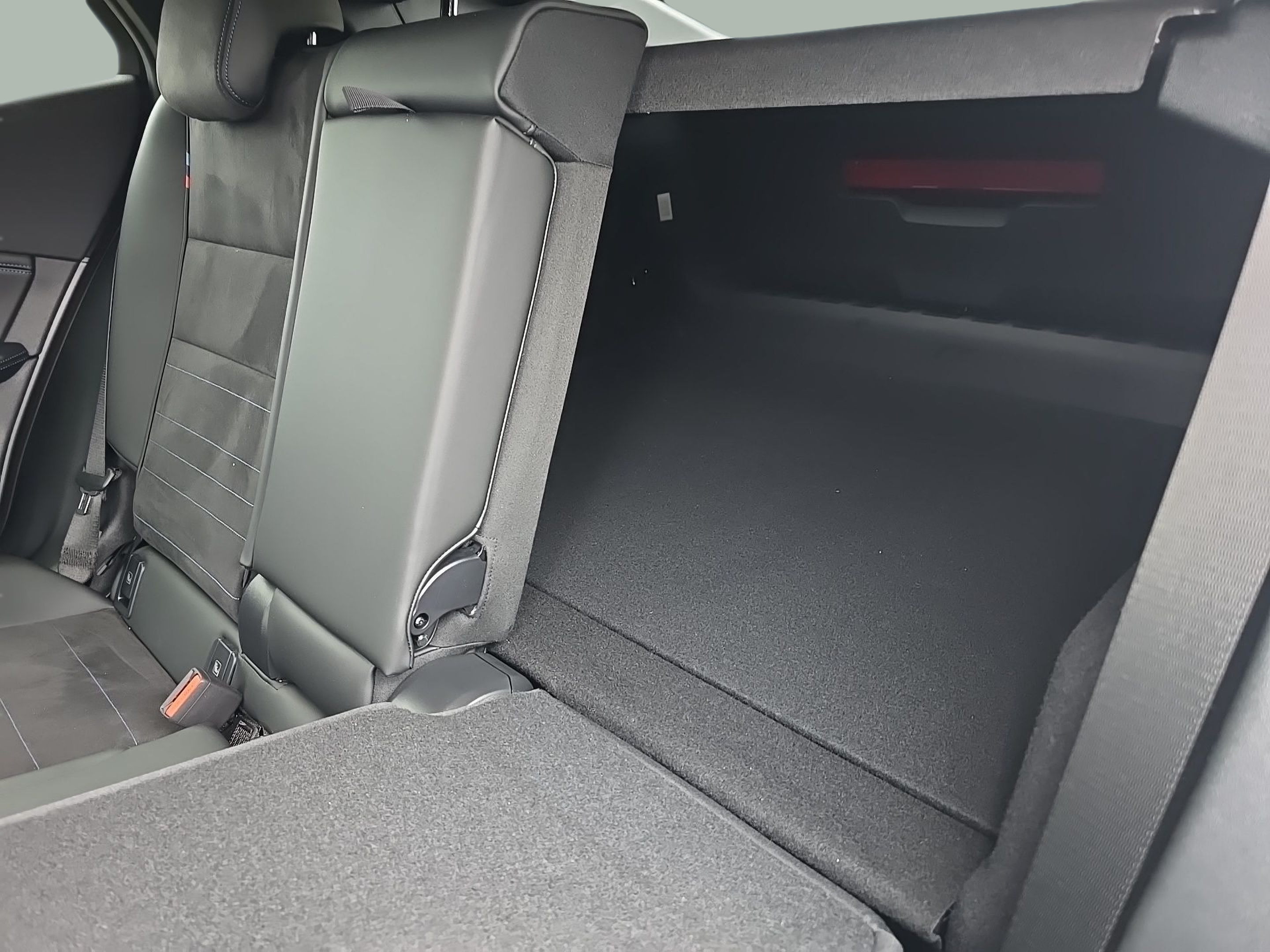 BMW iX2 eDrive20 color Gris. Año 2025. 150KW(204CV). Elétrico. En concesionario Caetano Santa Maria da Feira de Santa Maria da Feira