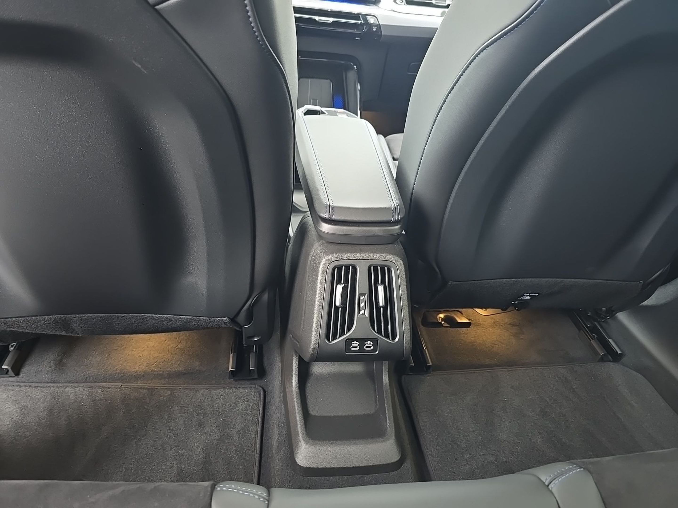 BMW iX2 eDrive20 color Gris. Año 2025. 150KW(204CV). Elétrico. En concesionario Caetano Baviera Aveiro de Aveiro