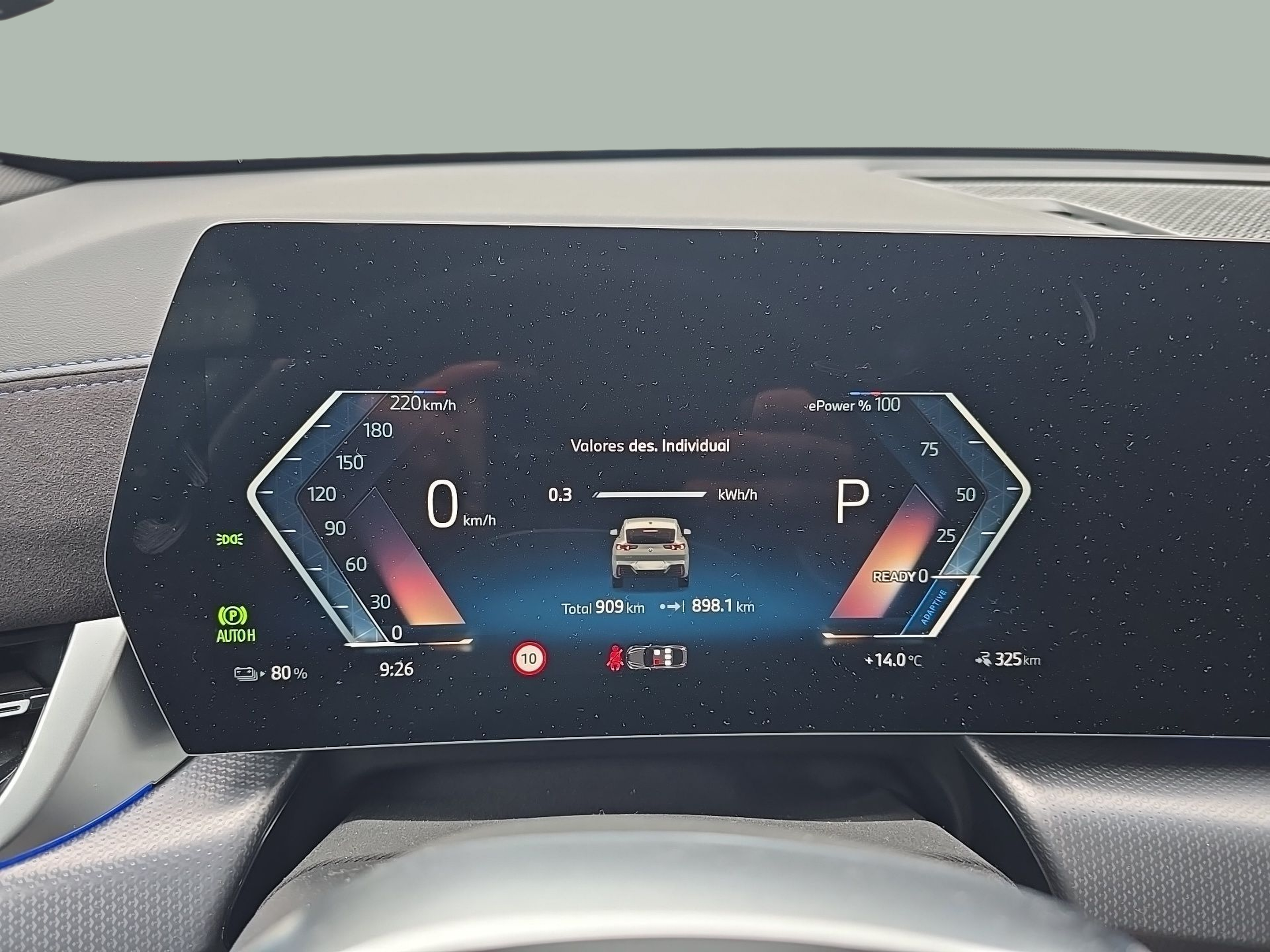 BMW iX2 eDrive20 color Gris. Año 2025. 150KW(204CV). Elétrico. En concesionario Caetano Santa Maria da Feira de Santa Maria da Feira