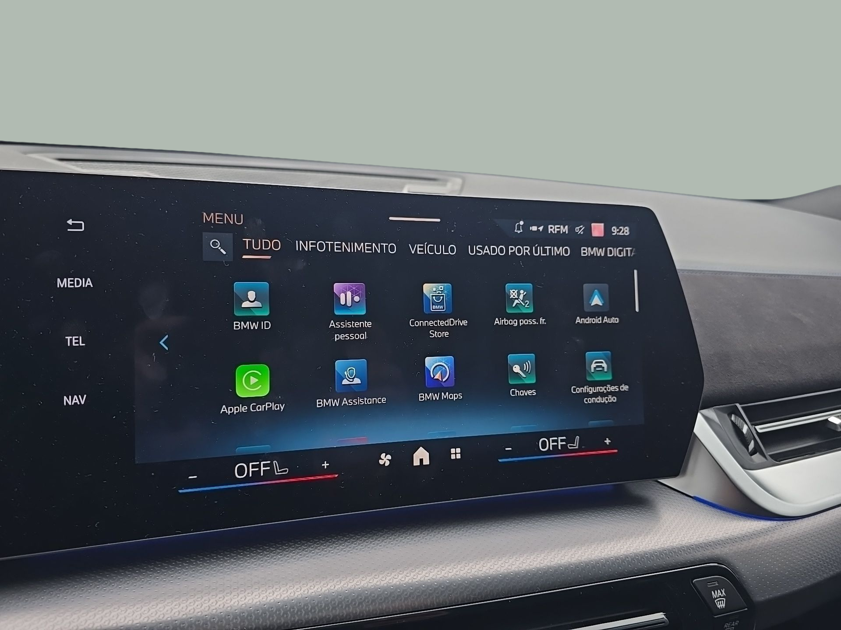 BMW iX2 eDrive20 color Gris. Año 2025. 150KW(204CV). Elétrico. En concesionario Caetano Baviera Aveiro de Aveiro