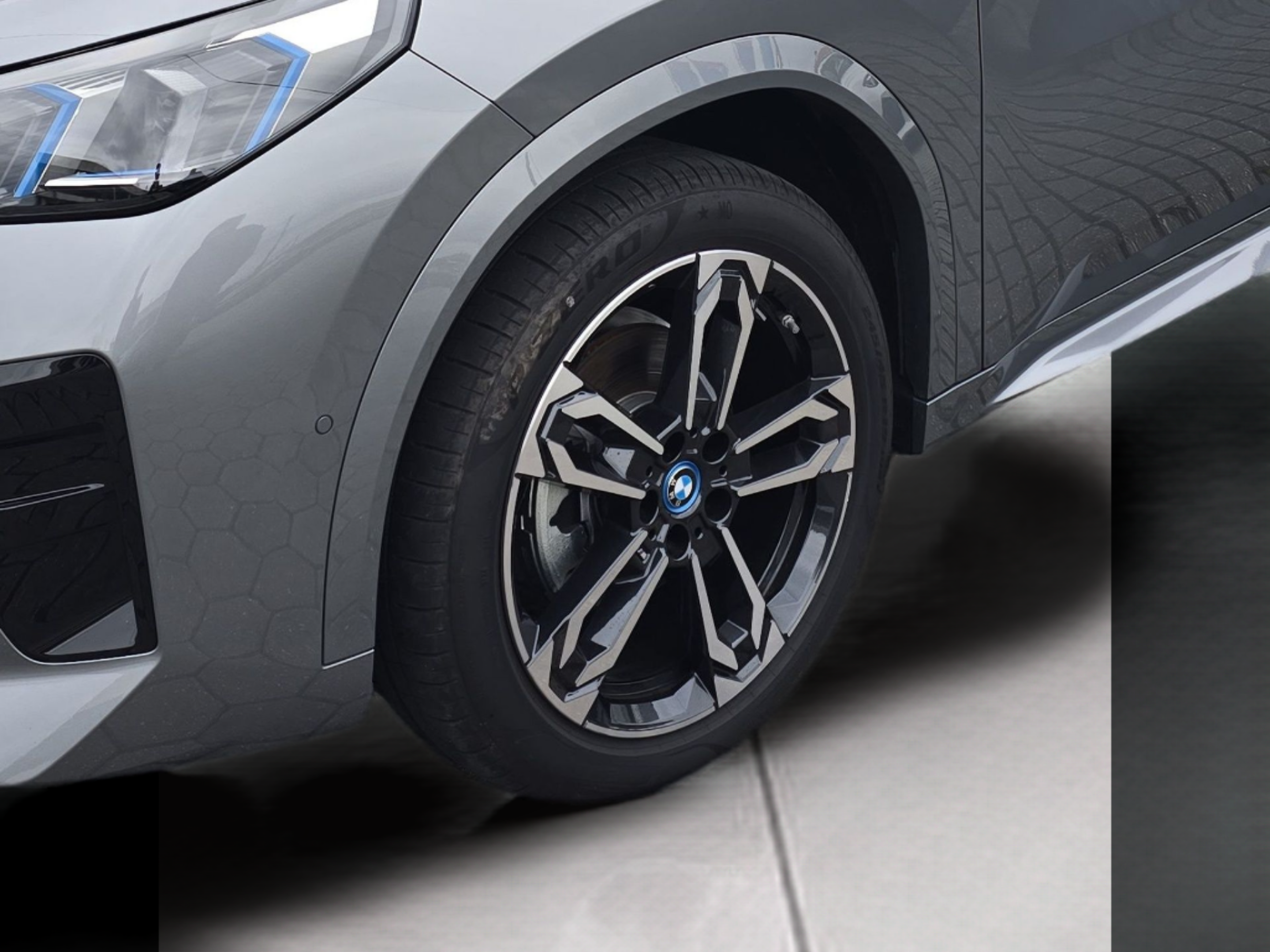 BMW iX2 eDrive20 color Gris. Año 2025. 150KW(204CV). Elétrico. En concesionario Caetano Santa Maria da Feira de Santa Maria da Feira