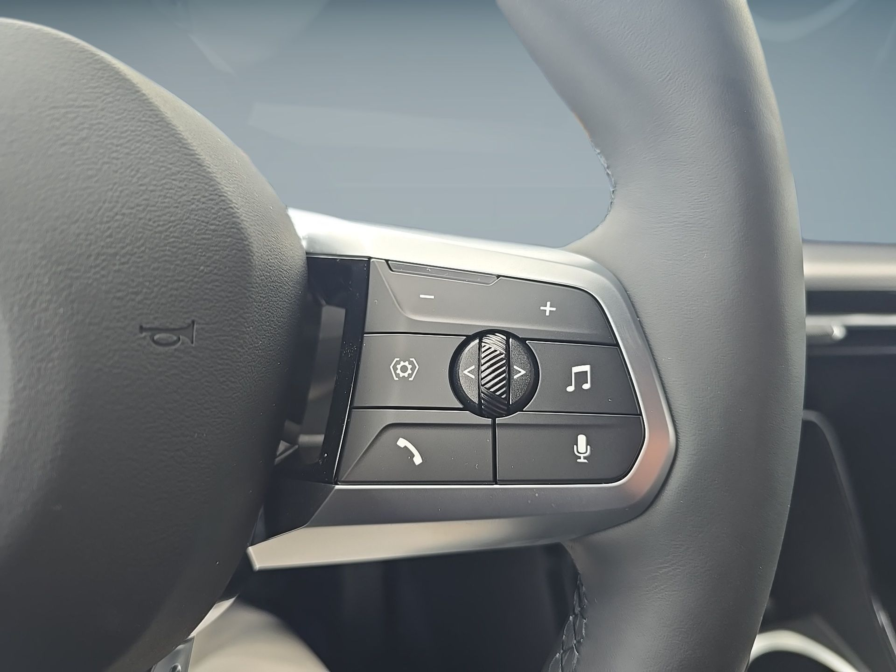 BMW iX2 eDrive20 color Gris. Año 2025. 150KW(204CV). Elétrico. En concesionario Caetano Baviera Aveiro de Aveiro