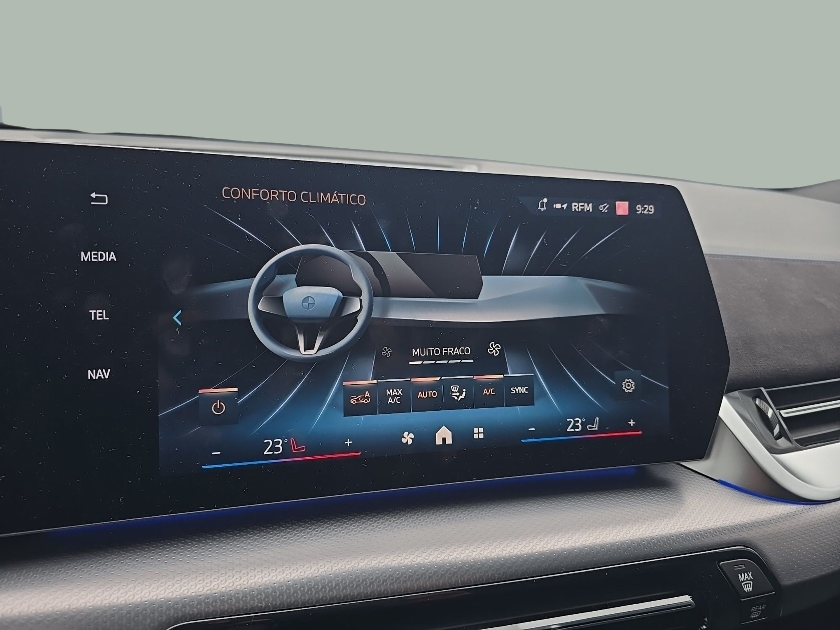 BMW iX2 eDrive20 color Gris. Año 2025. 150KW(204CV). Elétrico. En concesionario Caetano Baviera Aveiro de Aveiro