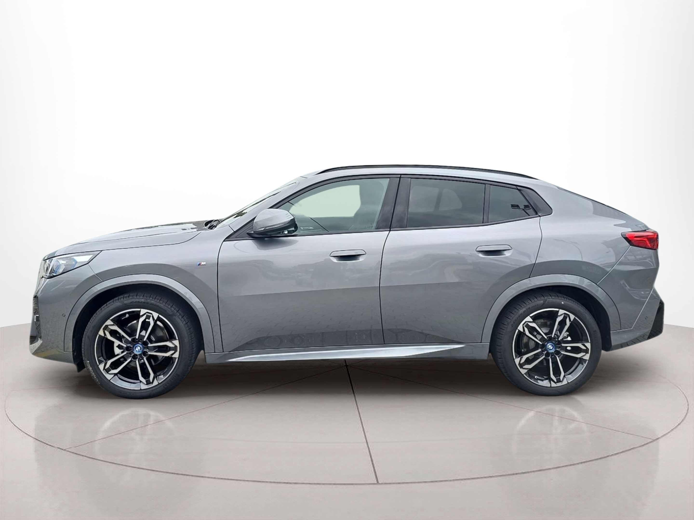 Fotos de BMW iX2 eDrive20 color Gris. Año 2025. 150KW(204CV). Elétrico. En concesionario Caetano Santa Maria da Feira de Santa Maria da Feira