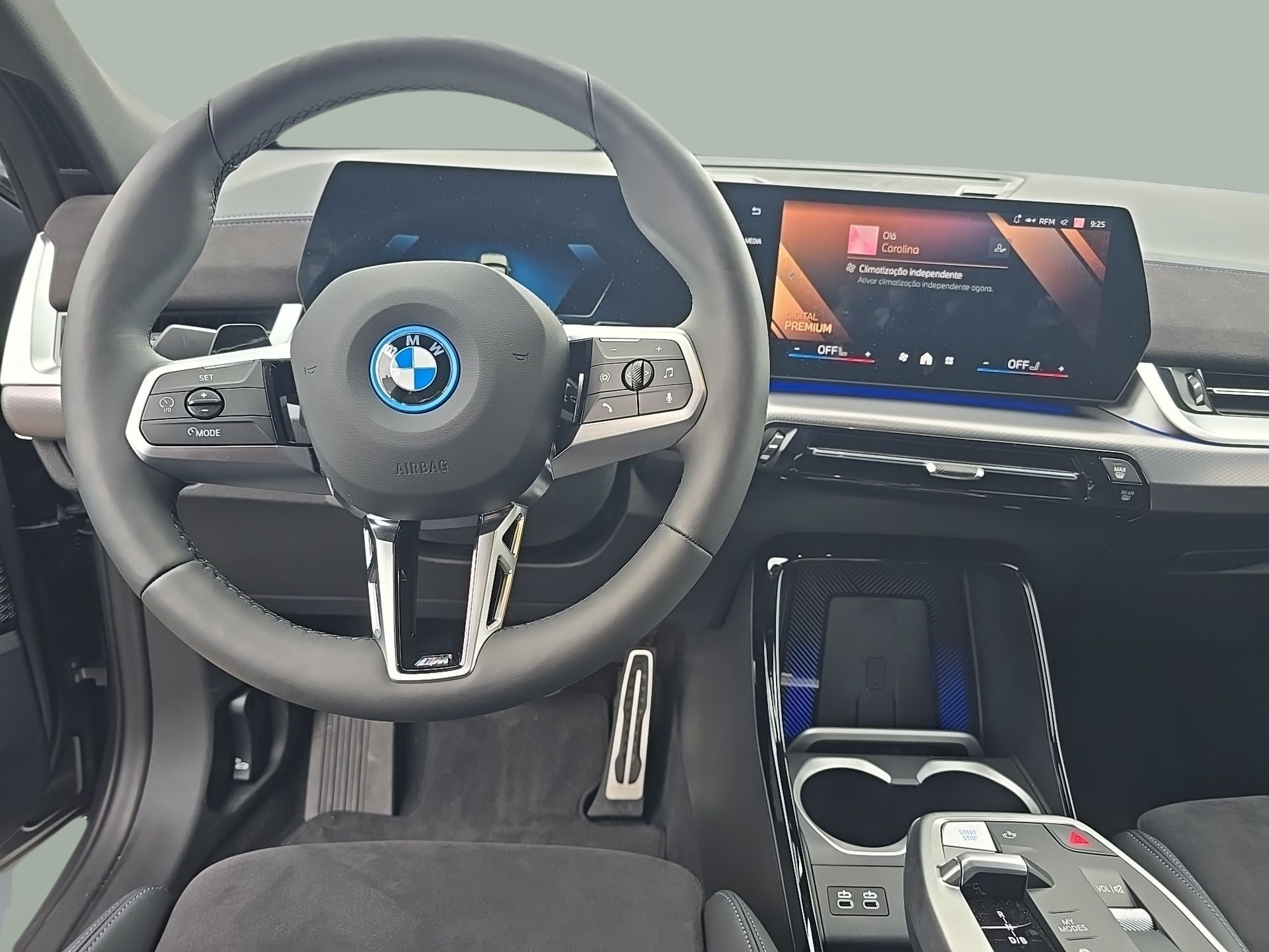 BMW iX2 eDrive20 color Gris. Año 2025. 150KW(204CV). Elétrico. En concesionario Caetano Baviera Aveiro de Aveiro