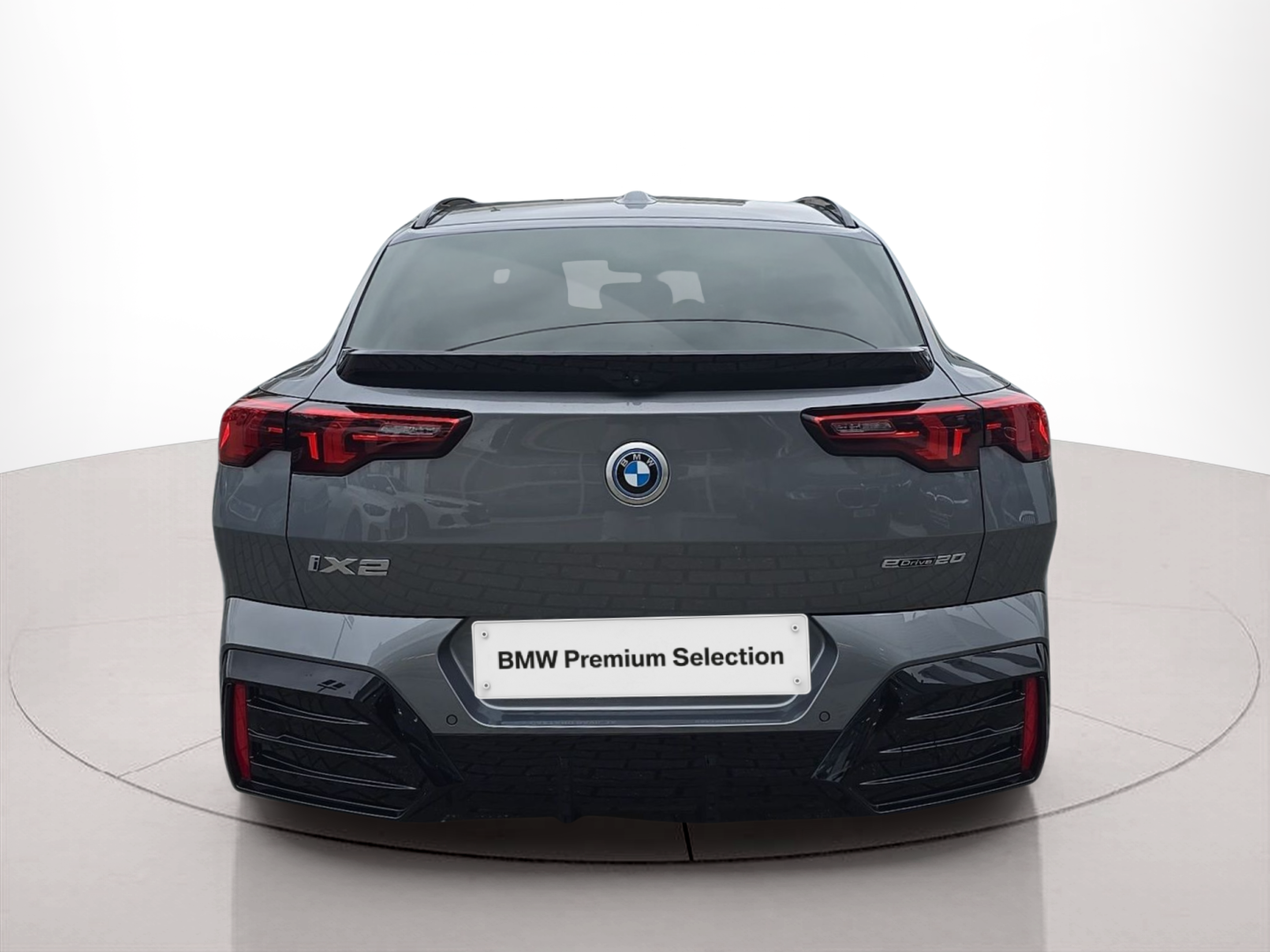 BMW iX2 eDrive20 color Gris. Año 2025. 150KW(204CV). Elétrico. En concesionario Caetano Baviera Aveiro de Aveiro