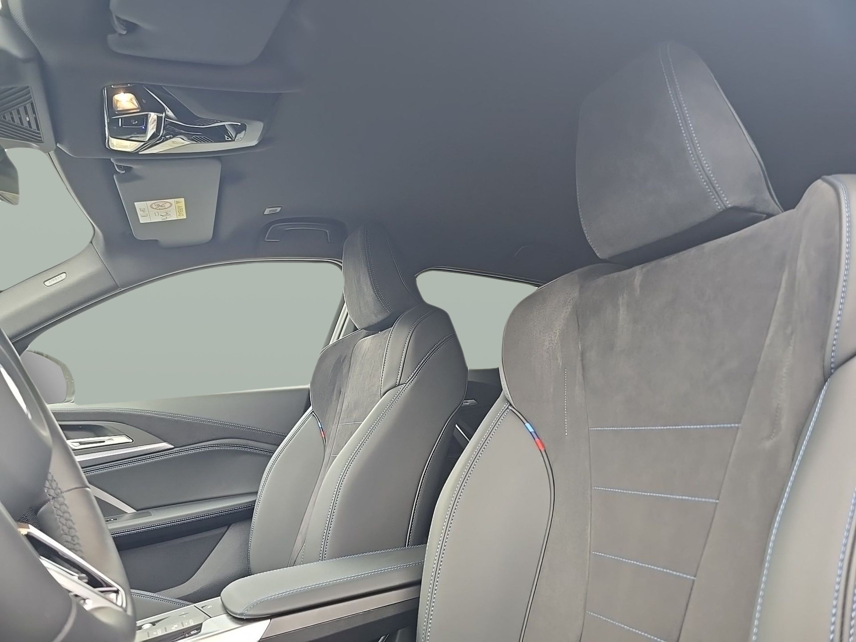 BMW iX2 eDrive20 color Gris. Año 2025. 150KW(204CV). Elétrico. En concesionario Caetano Baviera Aveiro de Aveiro