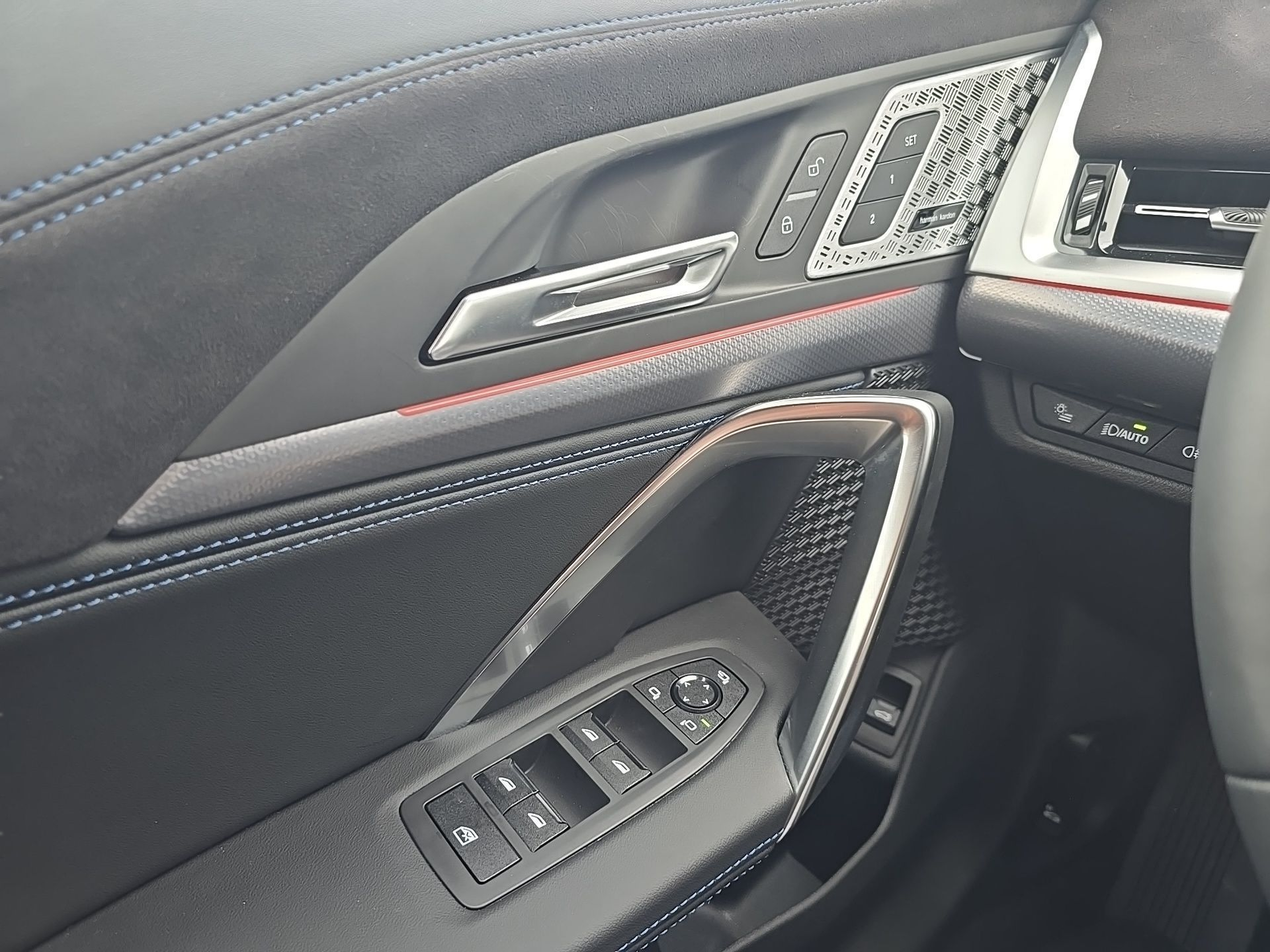 BMW iX2 eDrive20 color Gris. Año 2025. 150KW(204CV). Elétrico. En concesionario Caetano Santa Maria da Feira de Santa Maria da Feira