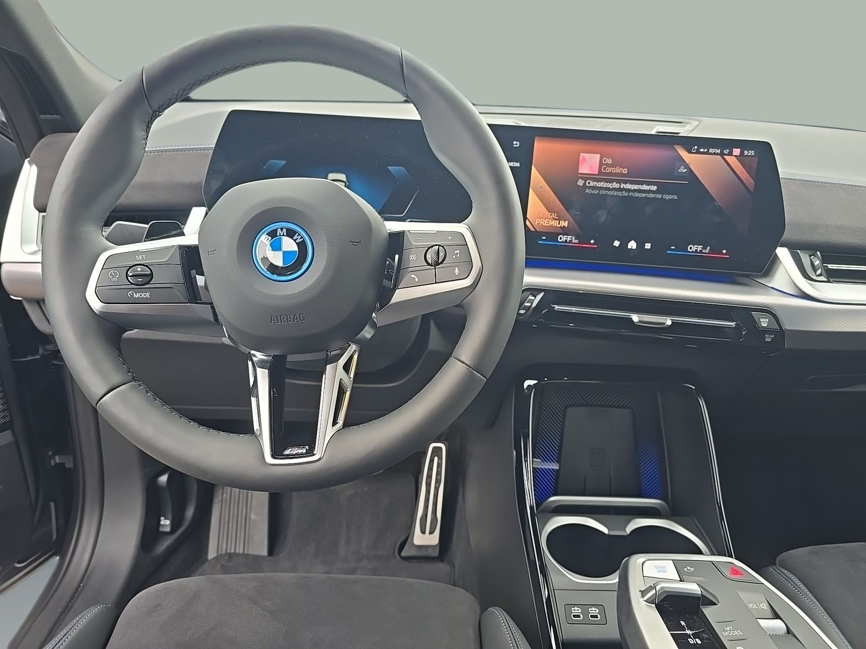 BMW iX2 eDrive20 color Gris. Año 2025. 150KW(204CV). Elétrico. En concesionario Caetano Santa Maria da Feira de Santa Maria da Feira