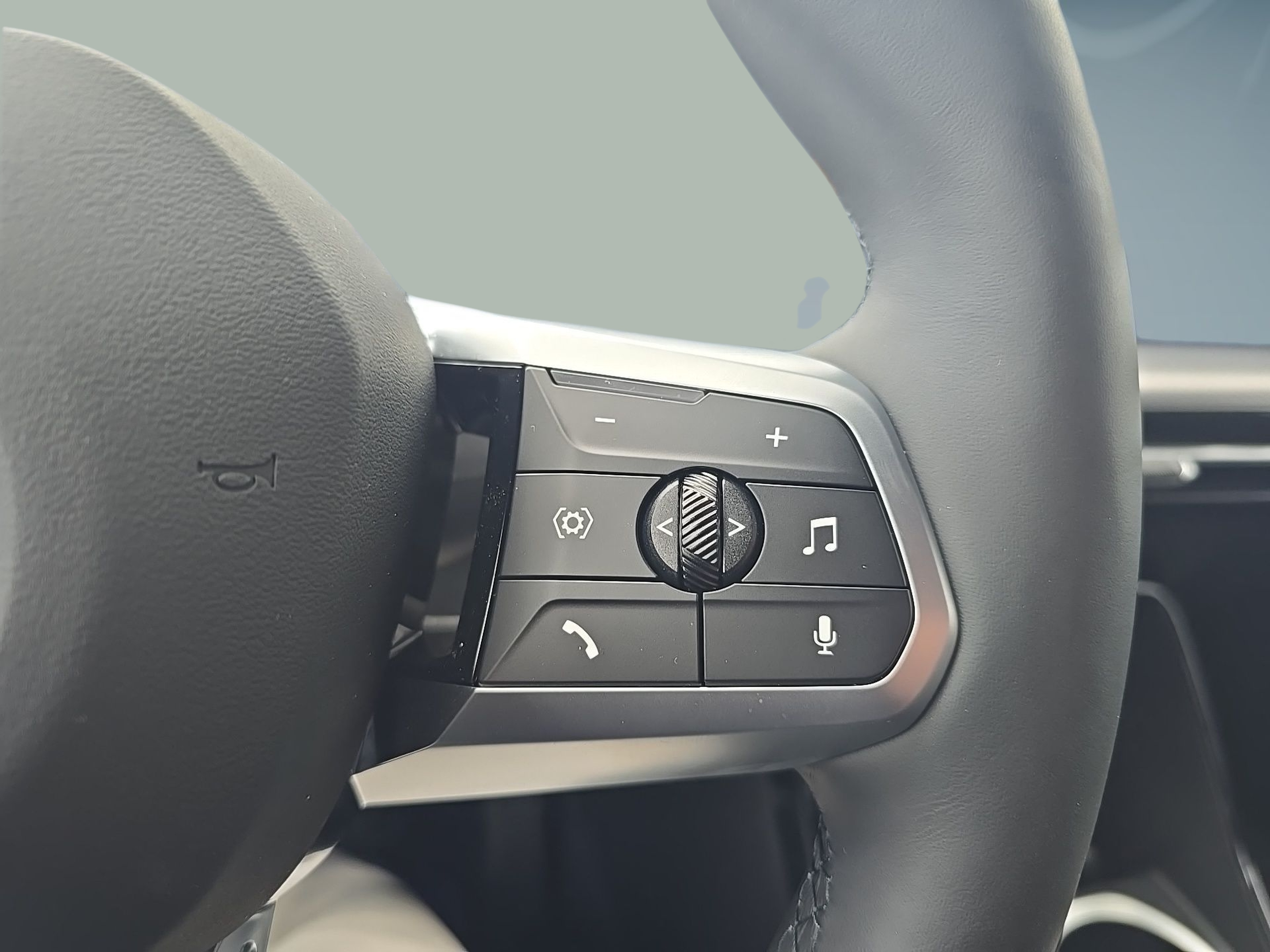 BMW iX2 eDrive20 color Gris. Año 2025. 150KW(204CV). Elétrico. En concesionario Caetano Santa Maria da Feira de Santa Maria da Feira