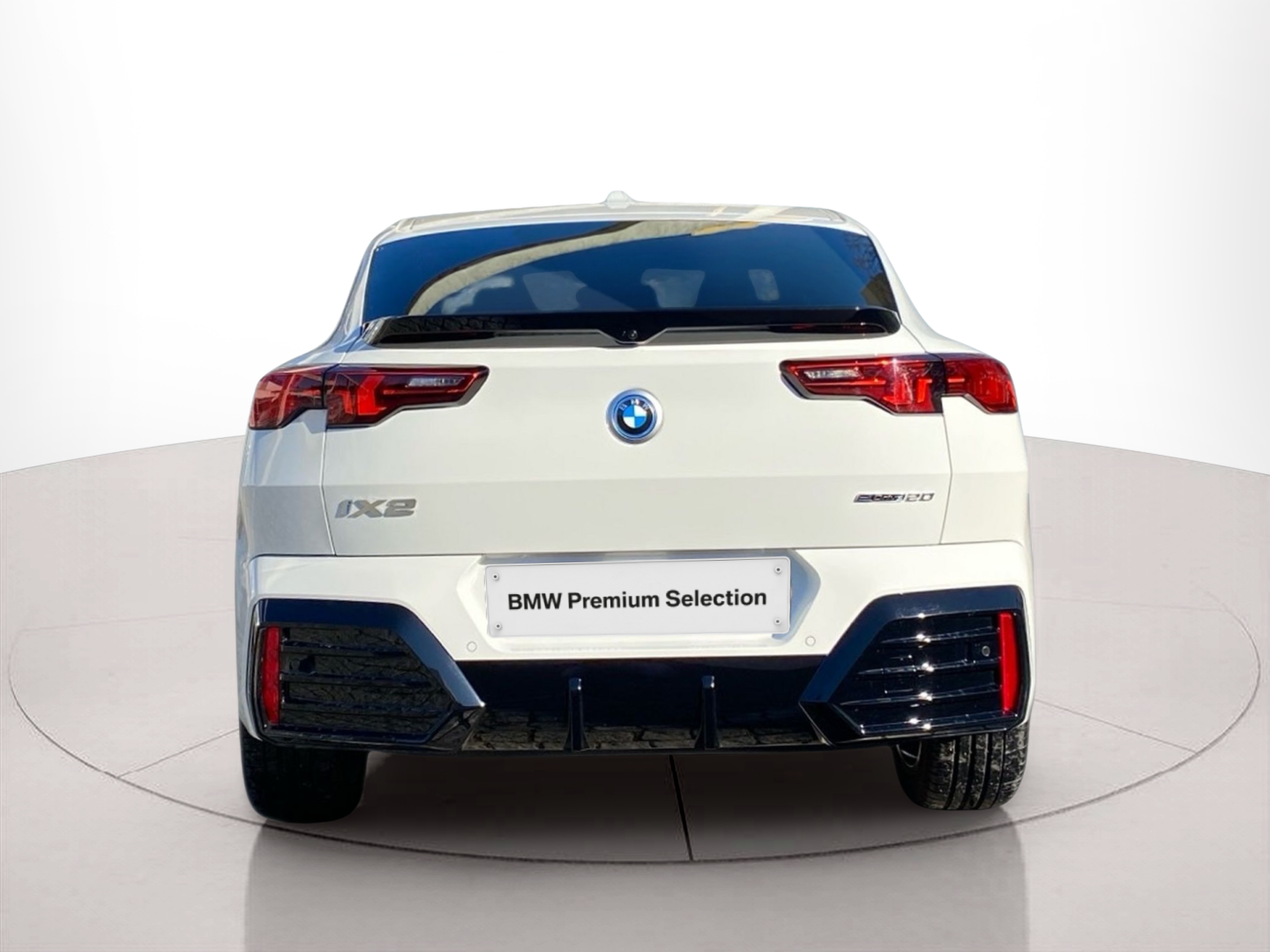 BMW iX2 eDrive20 color Blanco. Año 2024. 150KW(204CV). Elétrico. En concesionario Caetano Lisboa de Lisboa