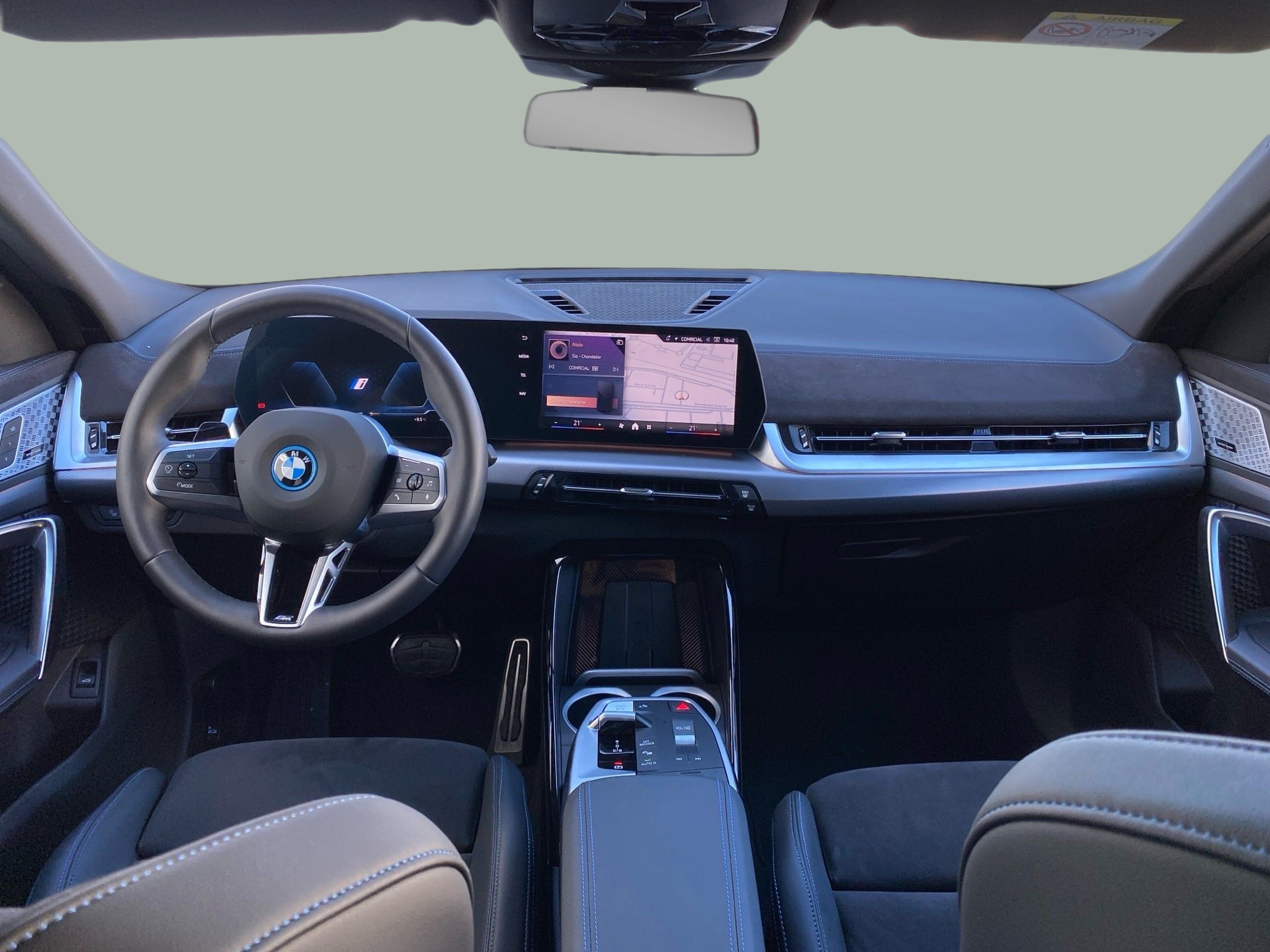 BMW iX2 eDrive20 color Blanco. Año 2024. 150KW(204CV). Elétrico. En concesionario Caetano Lisboa de Lisboa