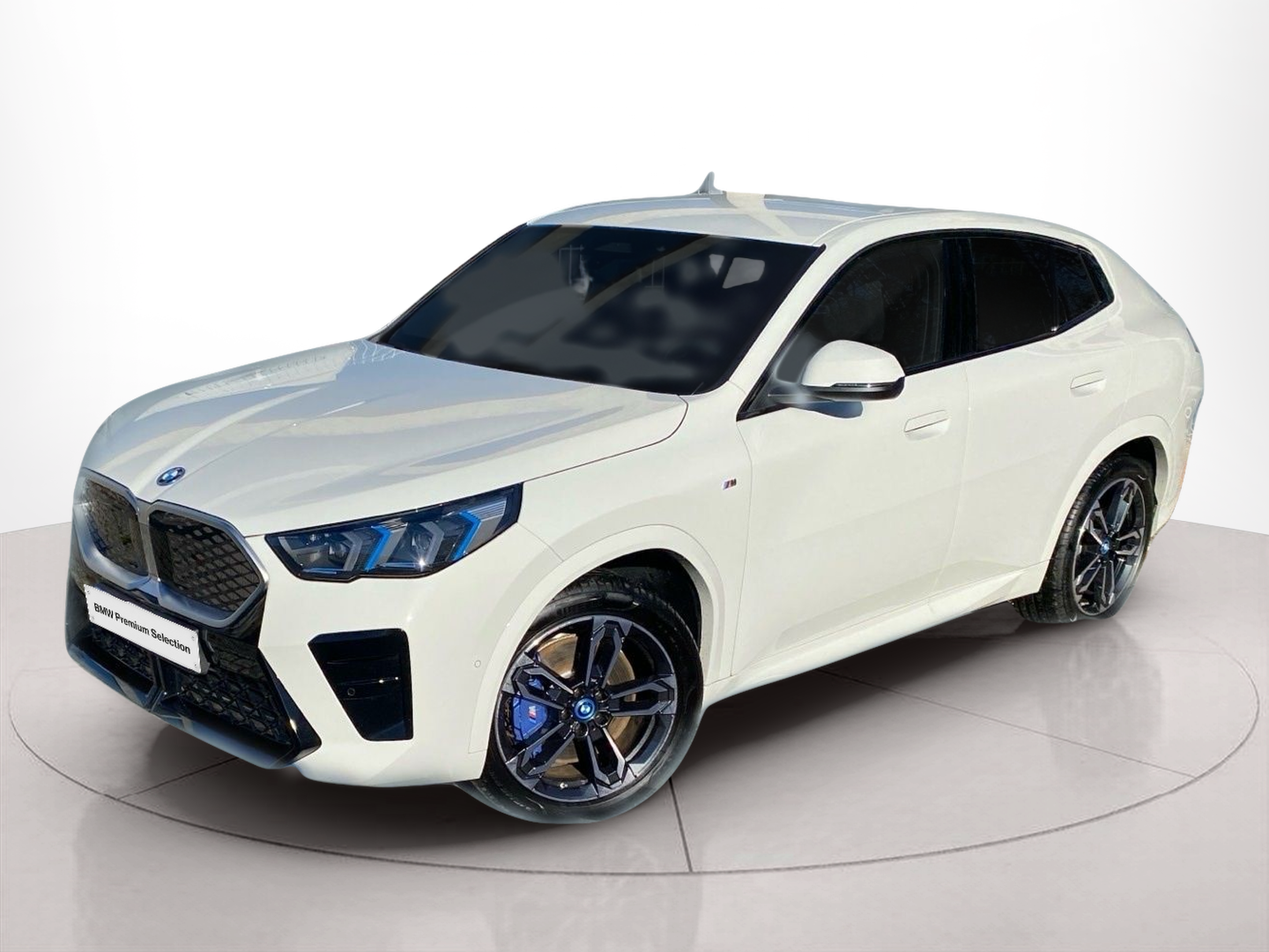 BMW iX2 eDrive20 color Blanco. Año 2024. 150KW(204CV). Elétrico. En concesionario Caetano Lisboa de Lisboa